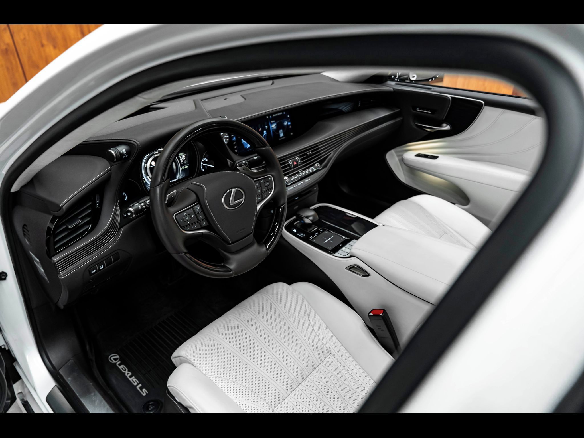 Lexus LS 500, H - fotka 6