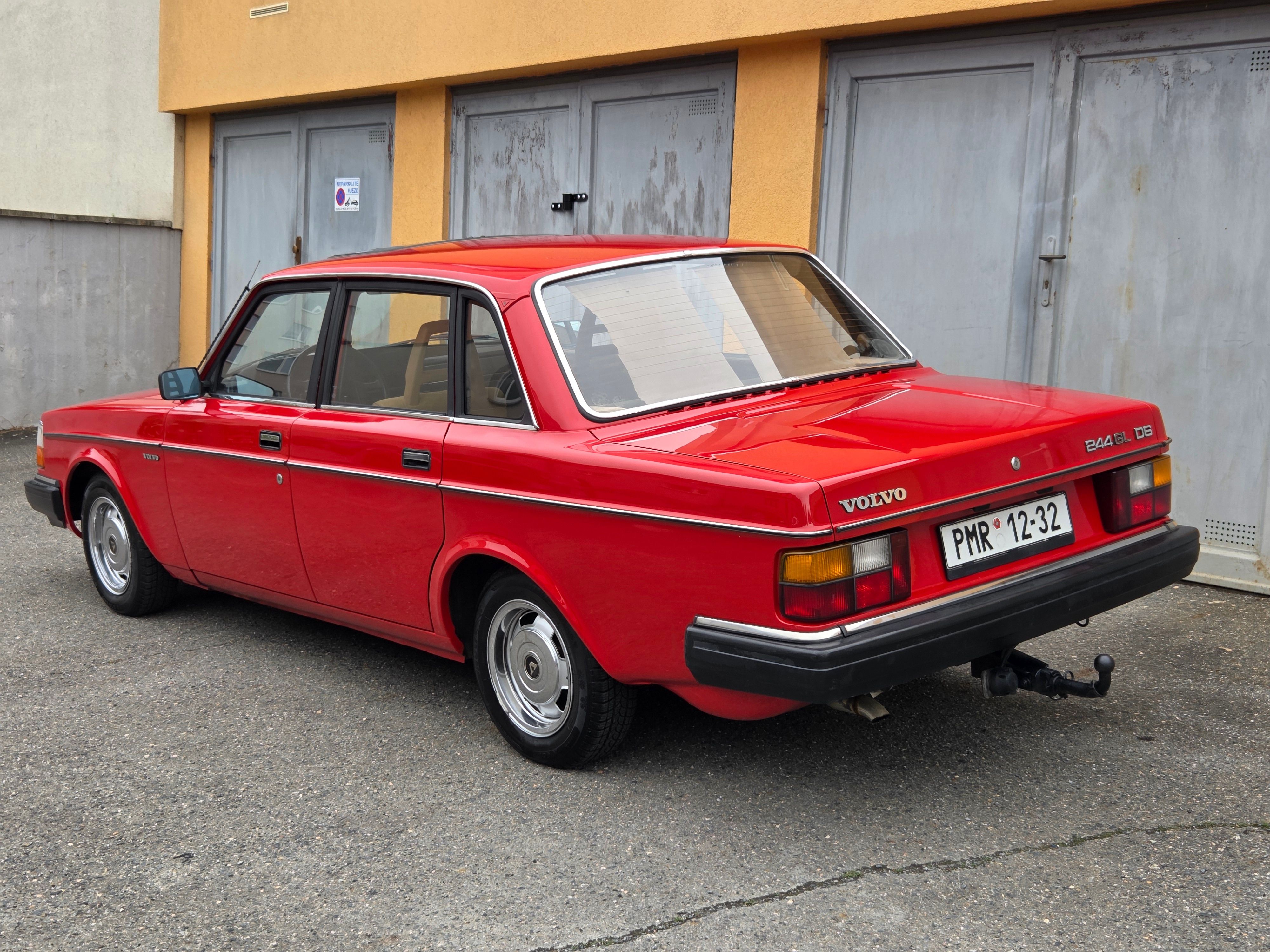Volvo 240, 2.4 D6 Top Karoserie a lak - fotka 6