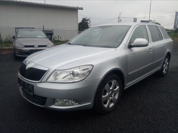 2,0 TDi ELEGANCE, SERVISKA