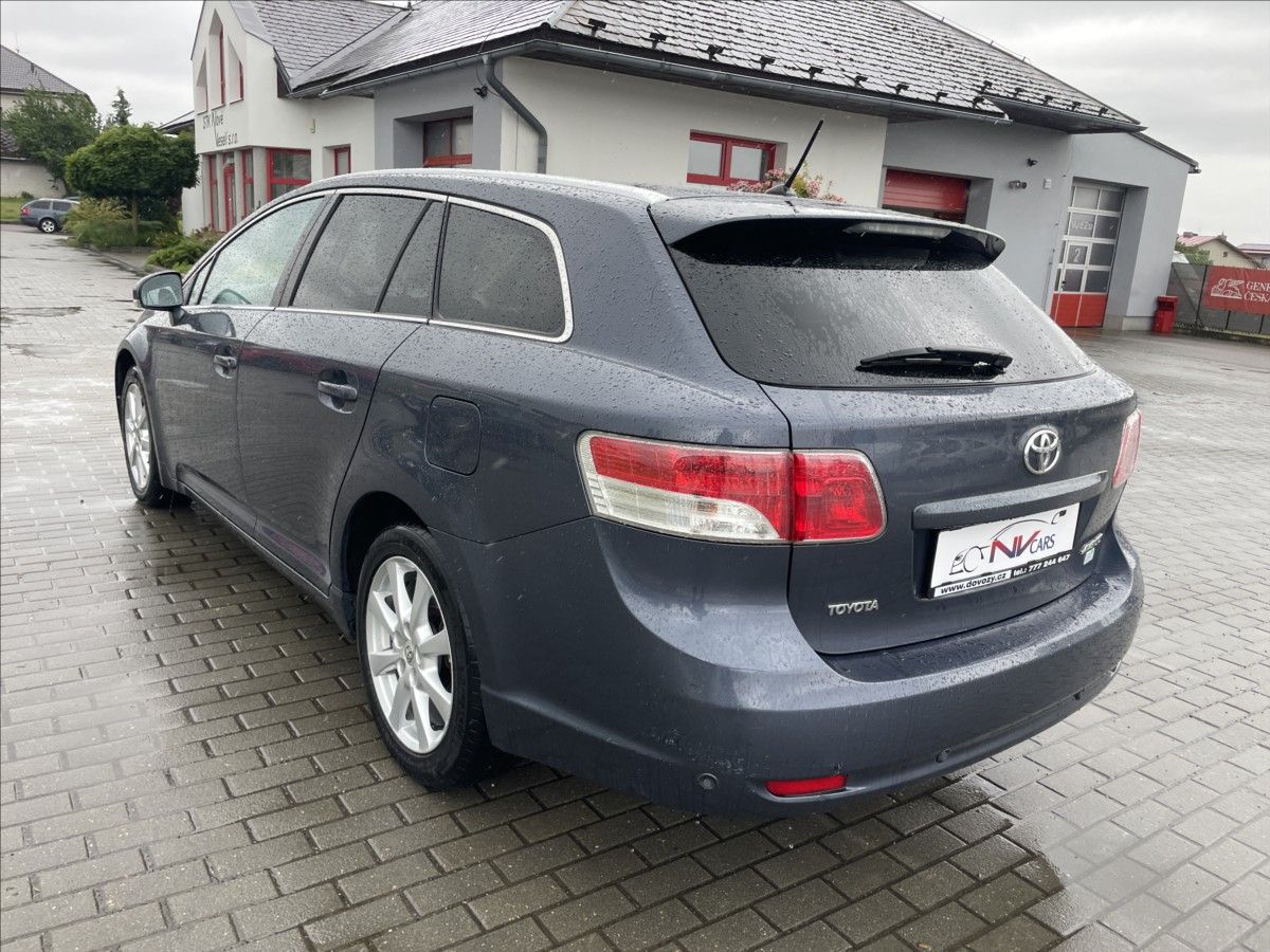 Toyota Avensis, 2,0 D-4D, 93 kw Klima, bez kor - fotka 3