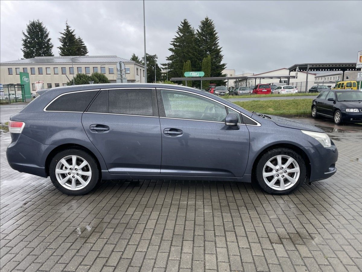 Toyota Avensis, 2,0 D-4D, 93 kw Klima, bez kor - fotka 5