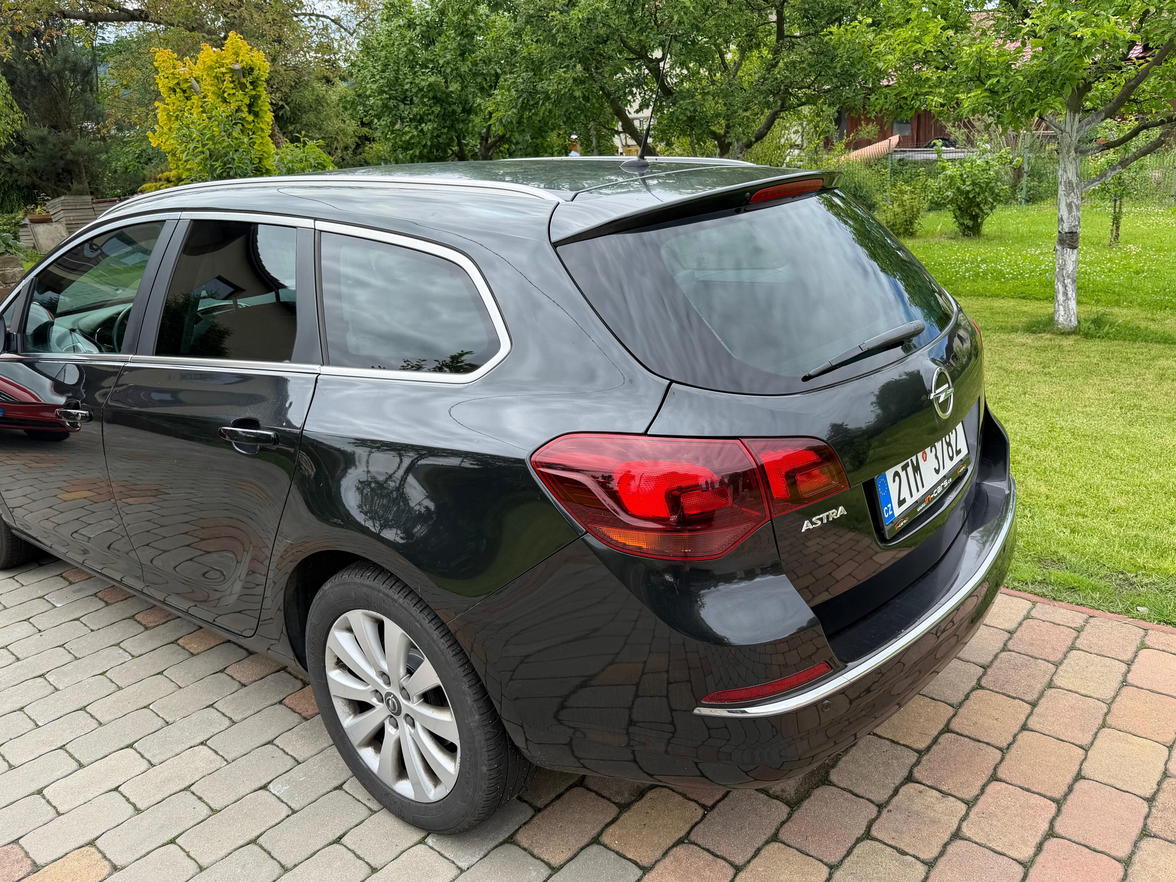 Opel Astra, J,1.6 CDTi 100KW Sports tourer - fotka 6