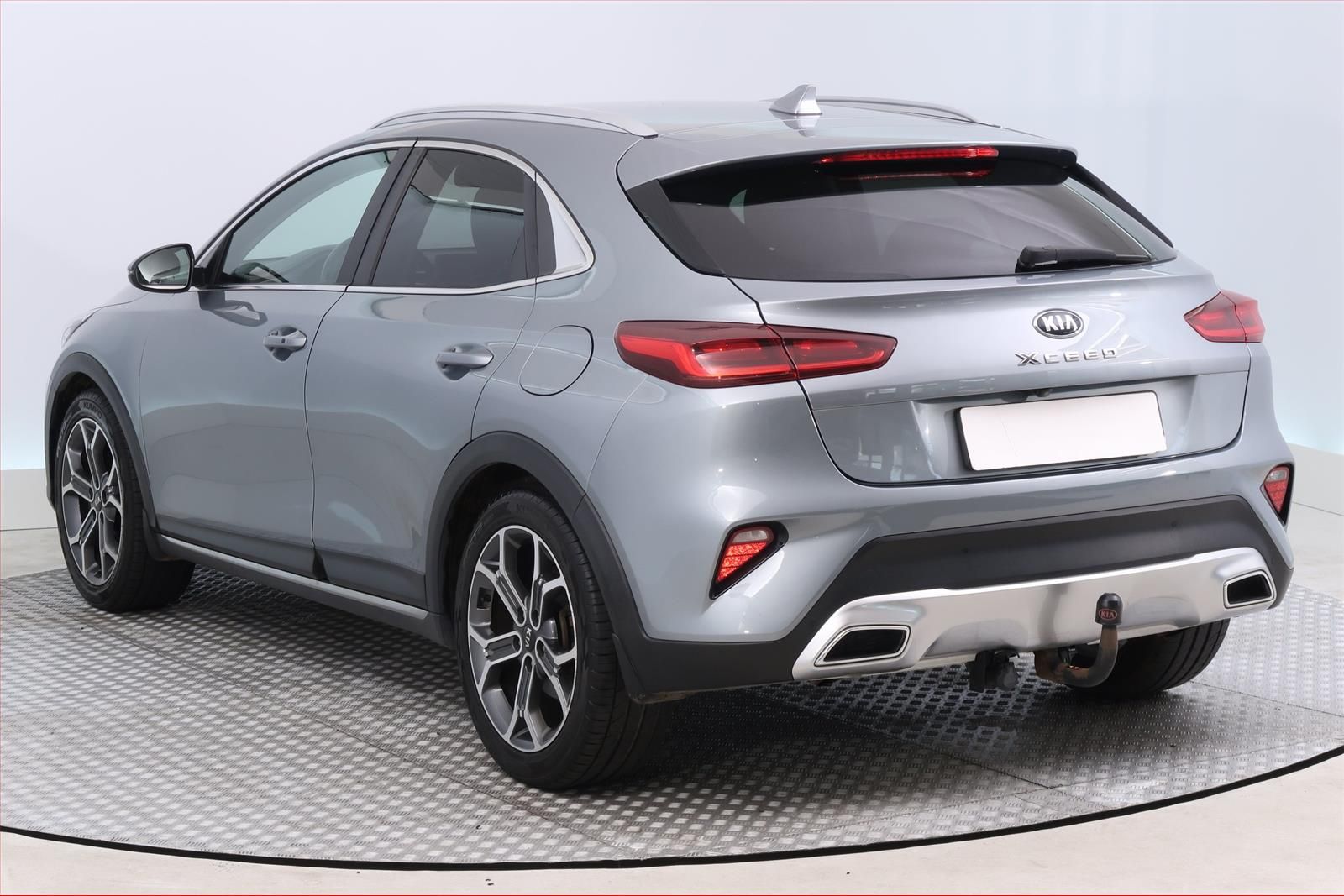 Kia XCee´d, 1.6 T-GDI, Automat, Serv.kniha - fotka 4