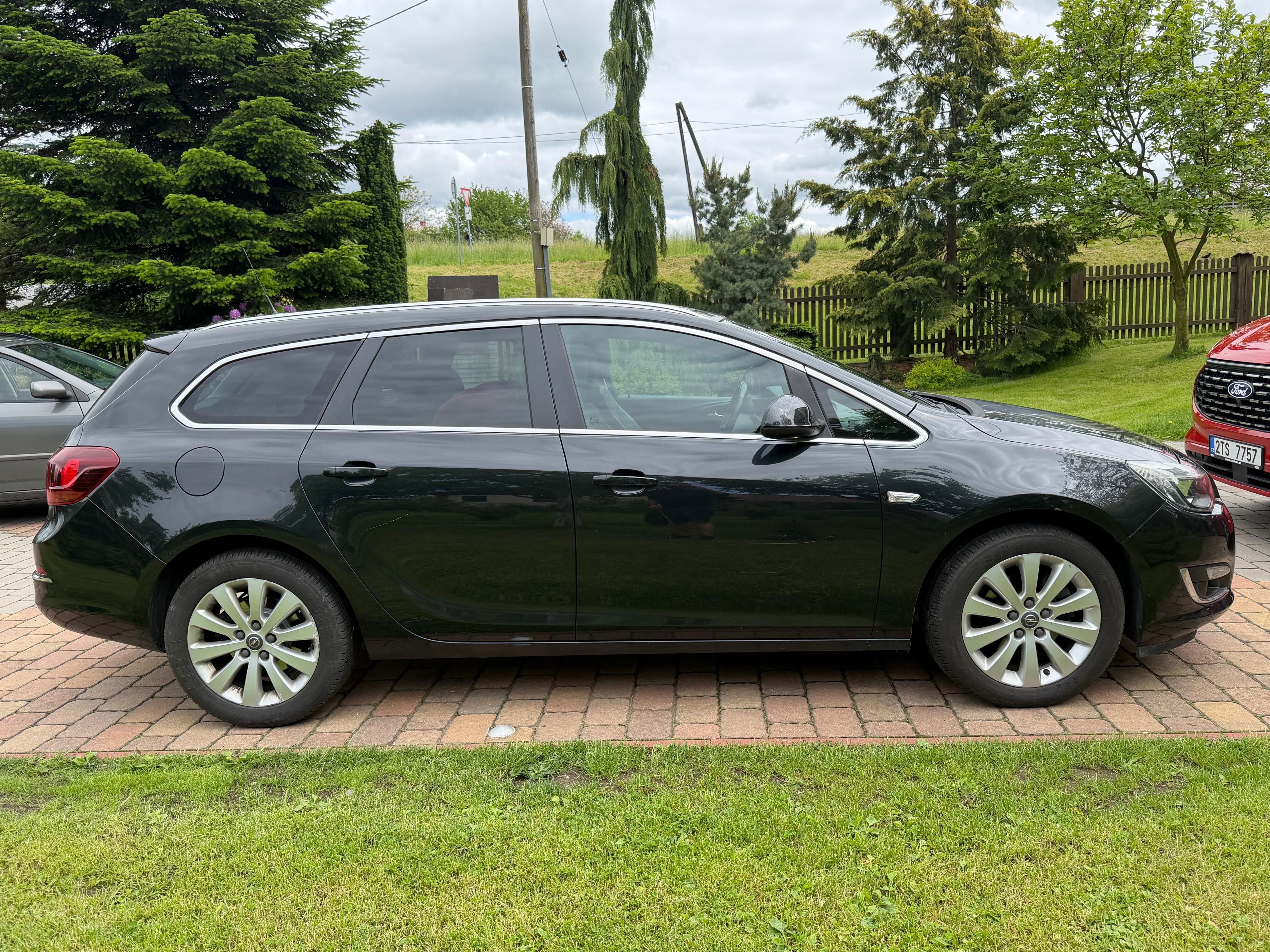 Opel Astra, J,1.6 CDTi 100KW Sports tourer - fotka 5
