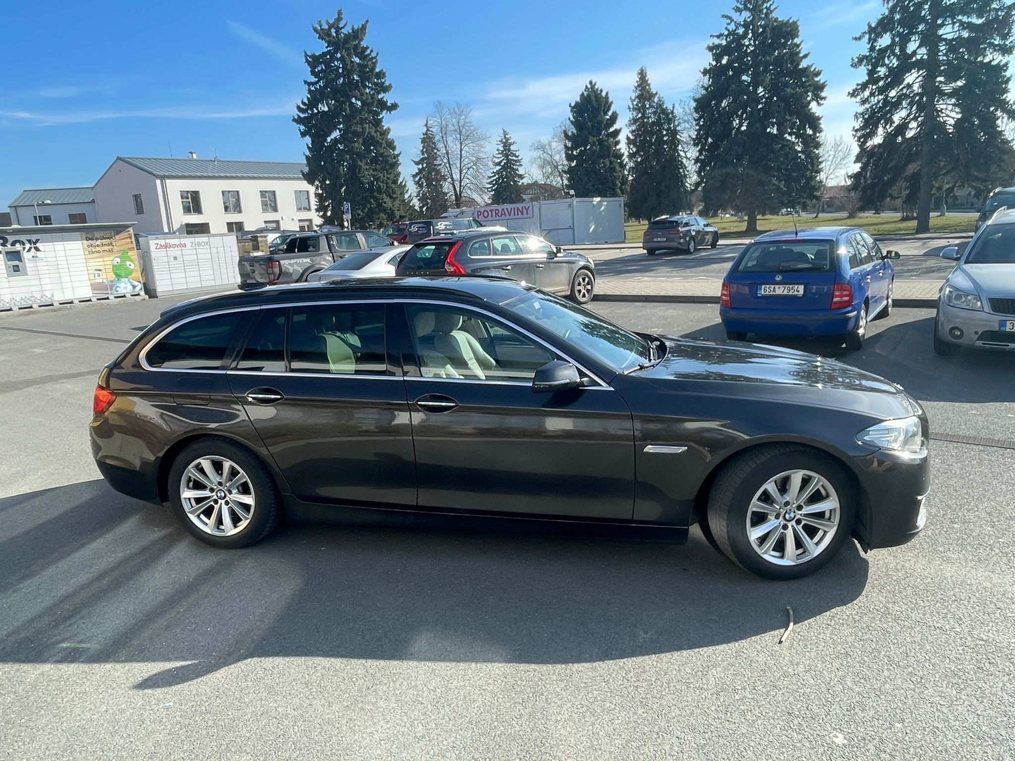 BMW Řada 5, 520d - fotka 5