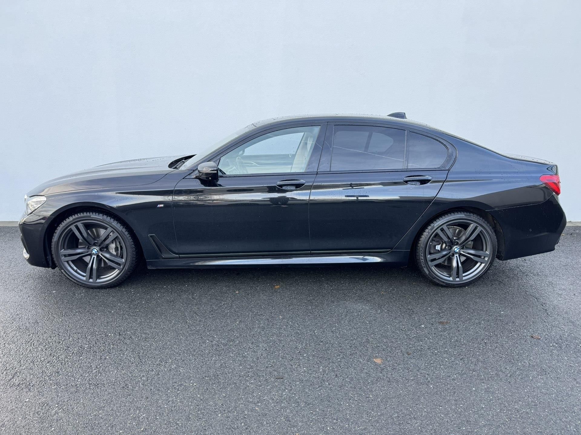 BMW Řada 7, 740d xDrive Mpaket Pure Excela - fotka 3