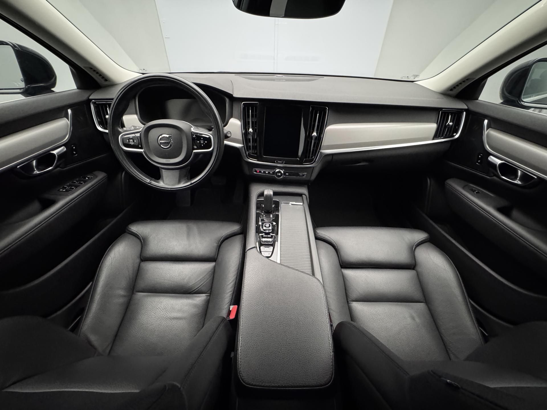Volvo V90, B4 MOMENTUM AUT 1.maj - fotka 2