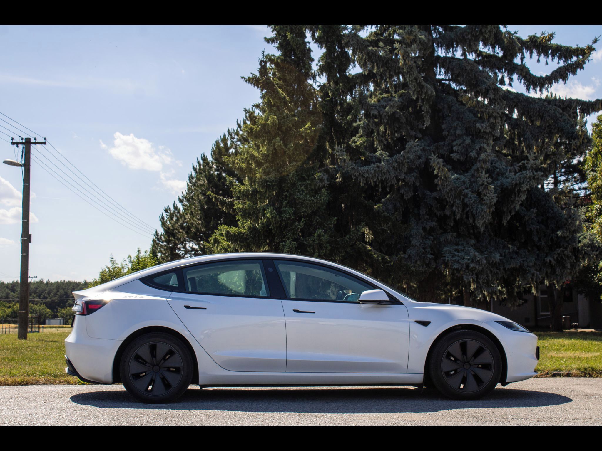 Tesla Model 3 - fotka 4