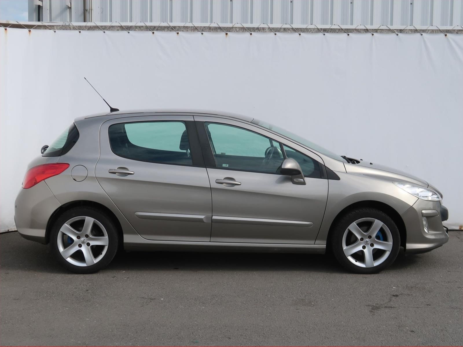 Peugeot 308, 1.6 VTi, po STK - fotka 6