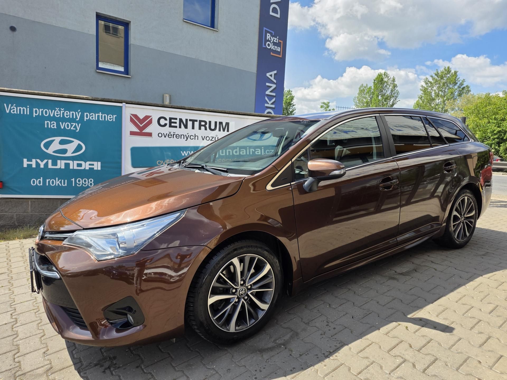 Toyota Avensis, 2.0-VELMI ZACHOVALÝ STAV - fotka 5