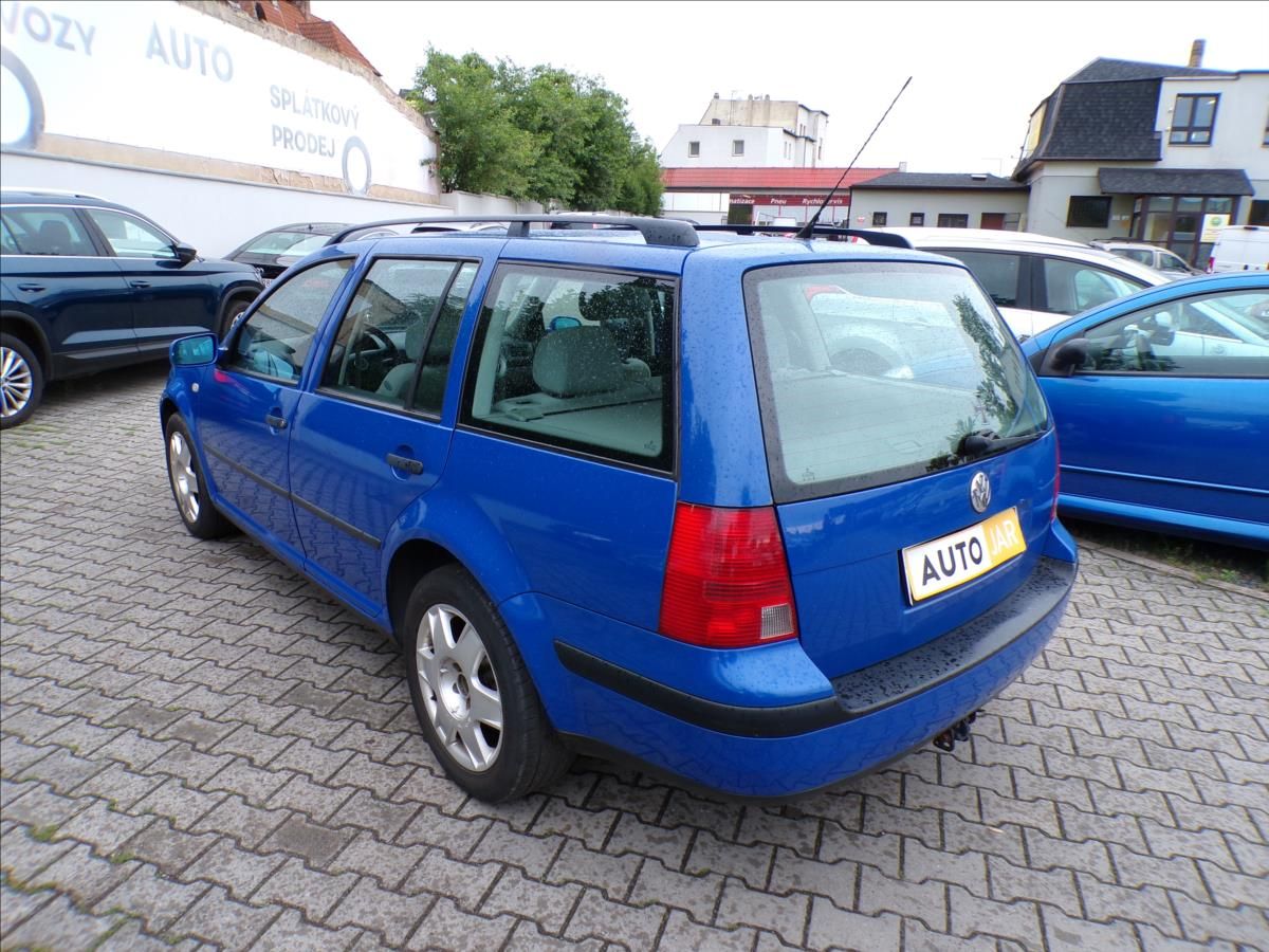 Volkswagen Golf, 2,0 i  TAŽNÉ ZAŘÍZENÍ - fotka 4