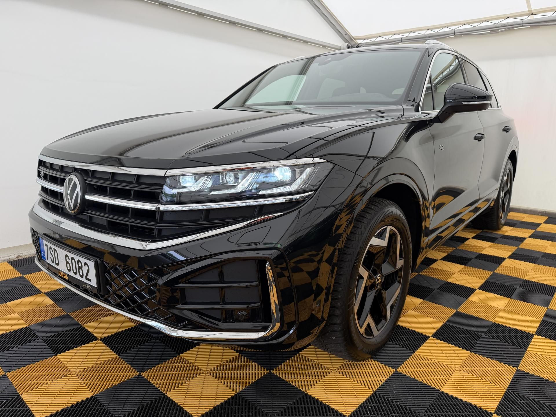 Volkswagen Touareg, 3.0Tdi*1-MAJ*DPH*HUD*R-LINE* - fotka 2