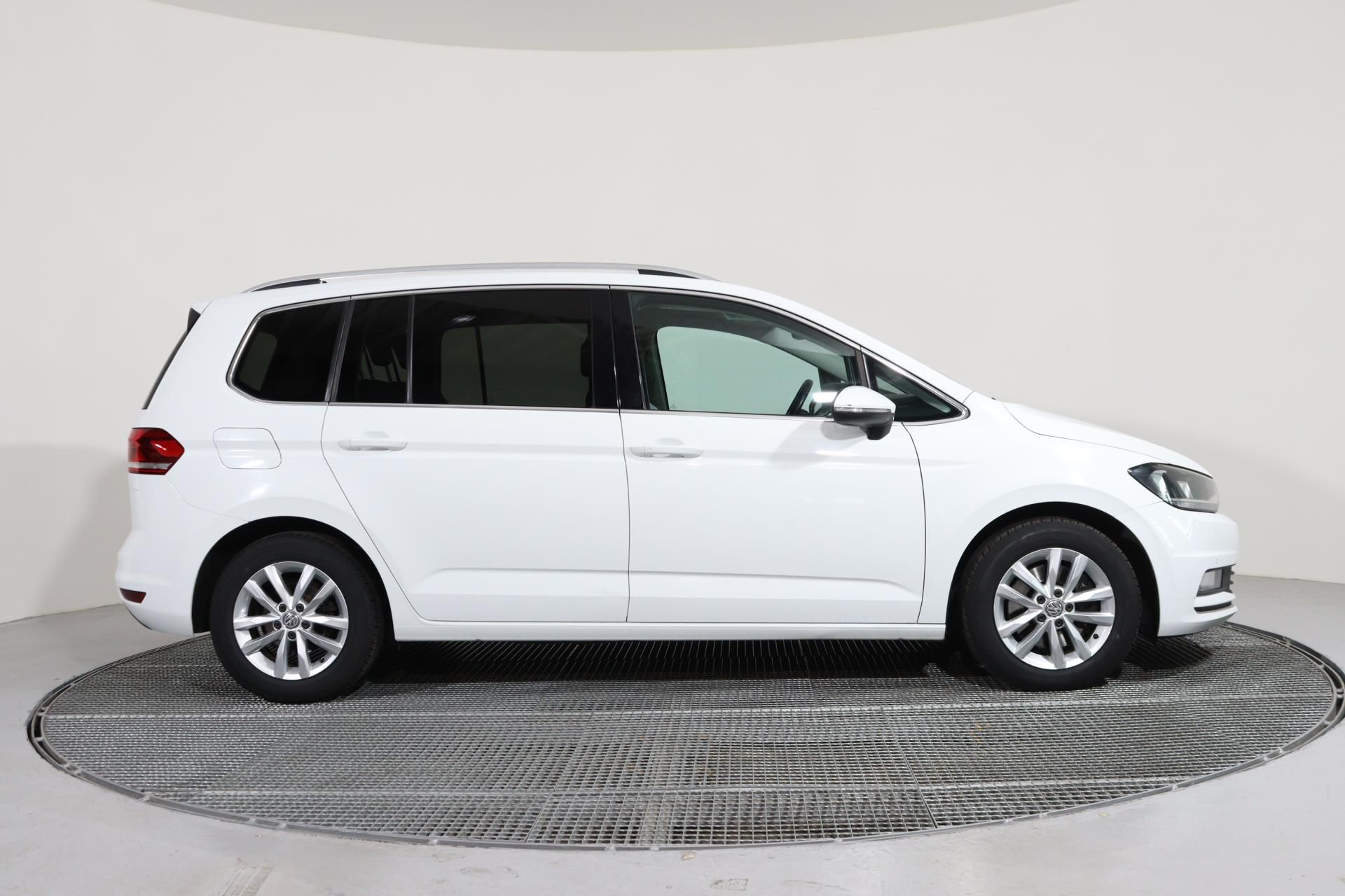 Volkswagen Touran, 2,0 TDI DSG Highline 110kW - fotka 3