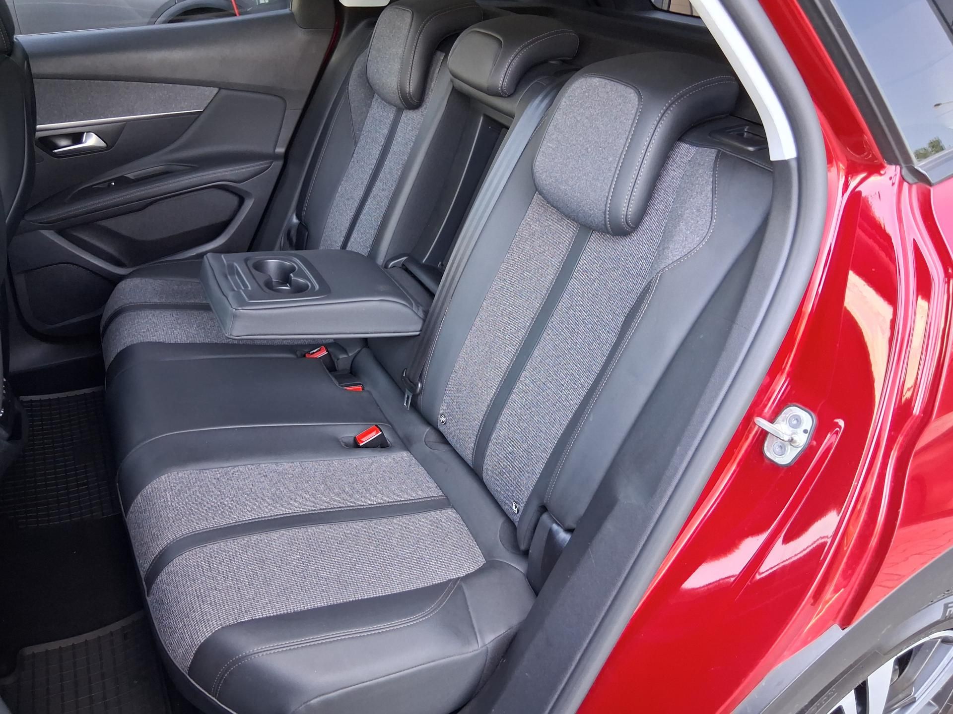 Peugeot 3008, ALLURE 1.2 PureTech 96 kW - fotka 5