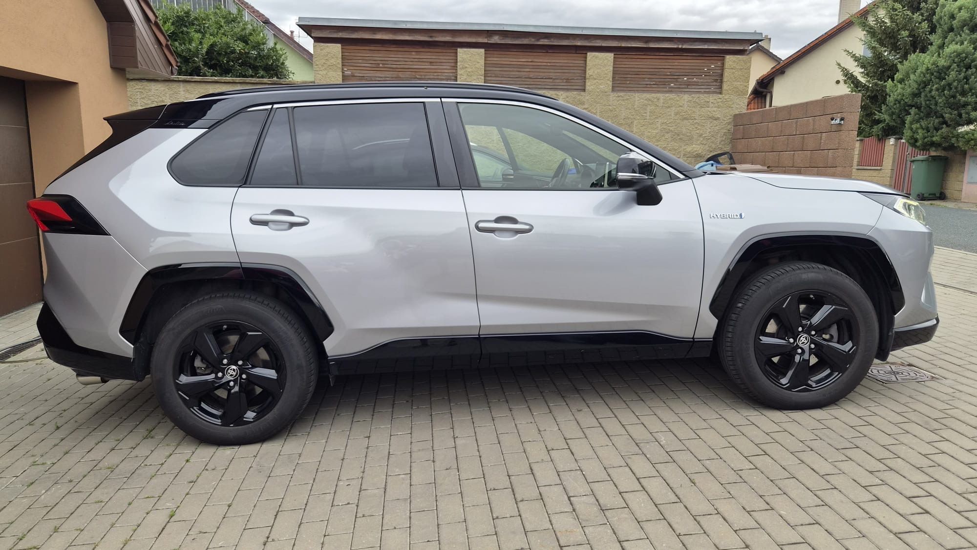 Toyota Rav4, 2.5i 4x4 Hybrid 131kW - fotka 2