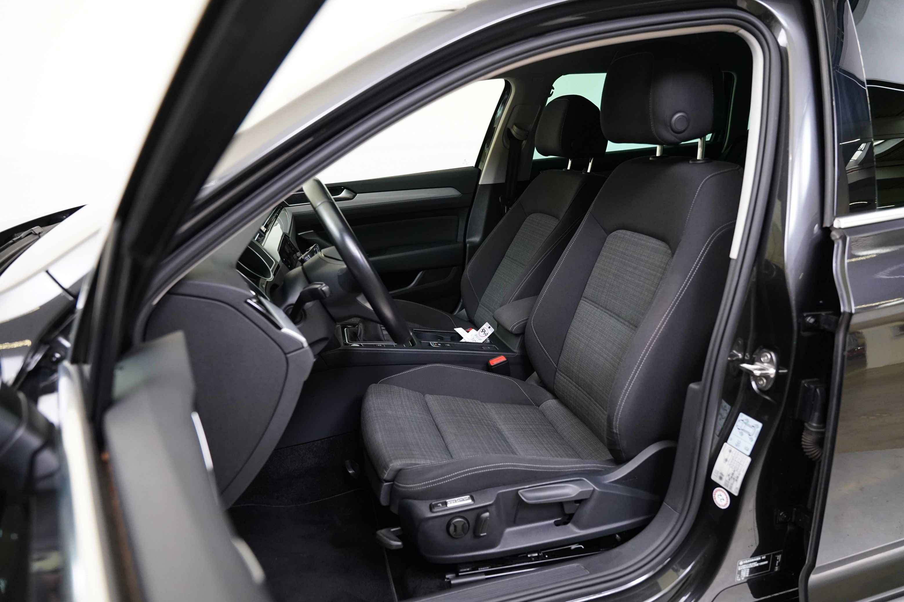 Volkswagen Passat, 2.0 TDI 110 kW Business - fotka 5