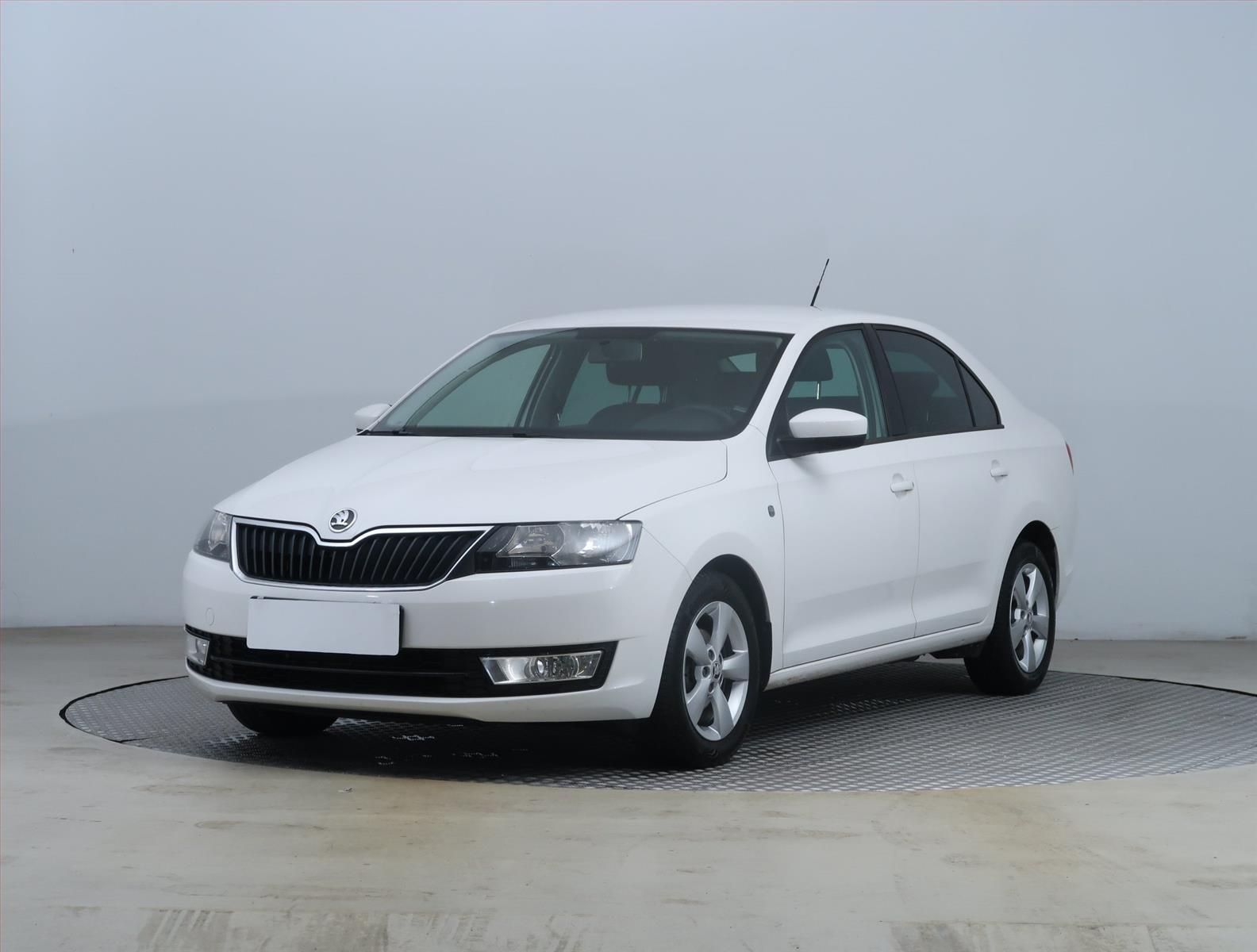 Škoda Rapid, 1.2 TSI, Ambition, ČR,1.maj - fotka 2