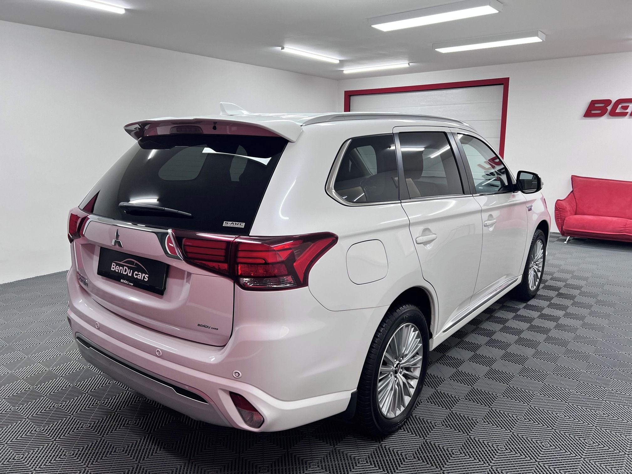 Mitsubishi Outlander, 2,4 PHEV 165 kW 4x4 - fotka 4