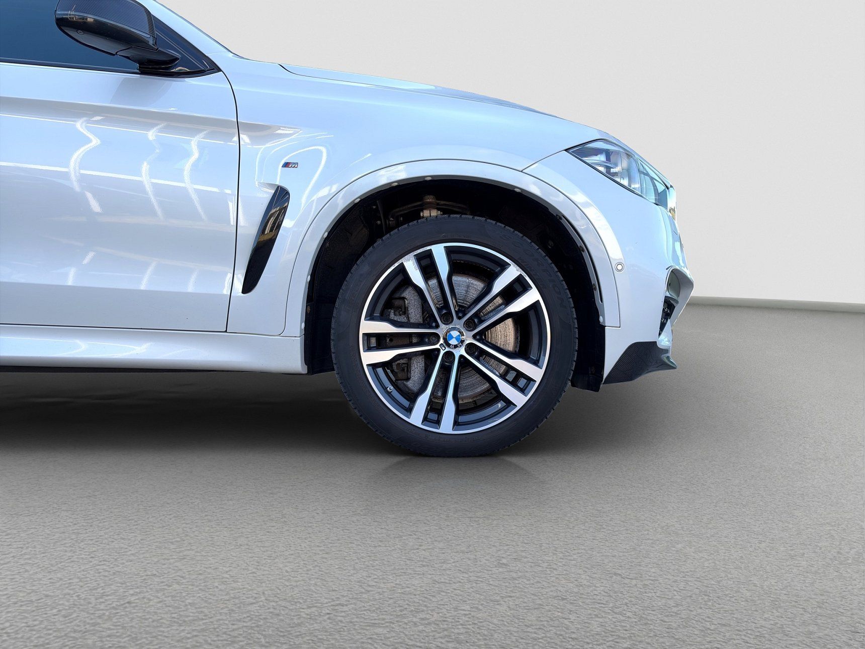 BMW X6, M50d, SAV/SUV - fotka 4