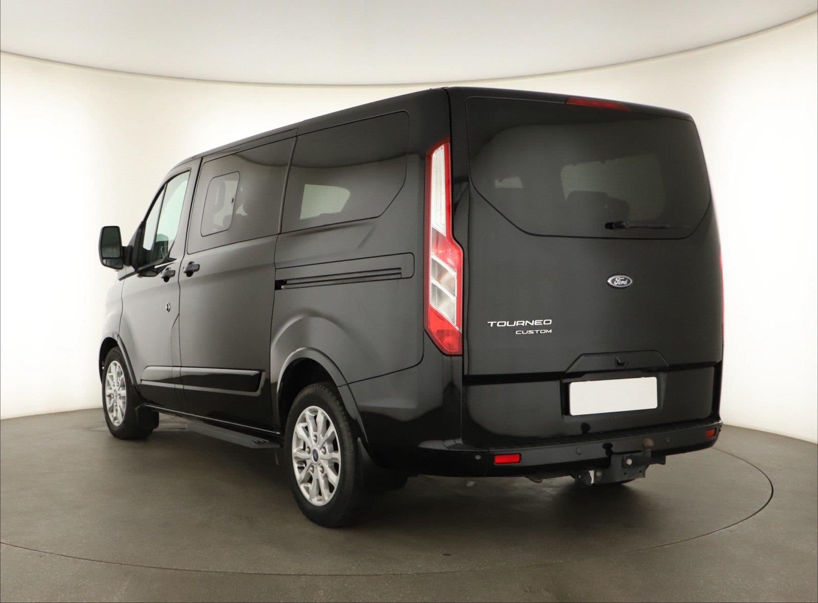 Ford Tourneo Custom, 2.0 EcoBlue, Titanium, Klima - fotka 4