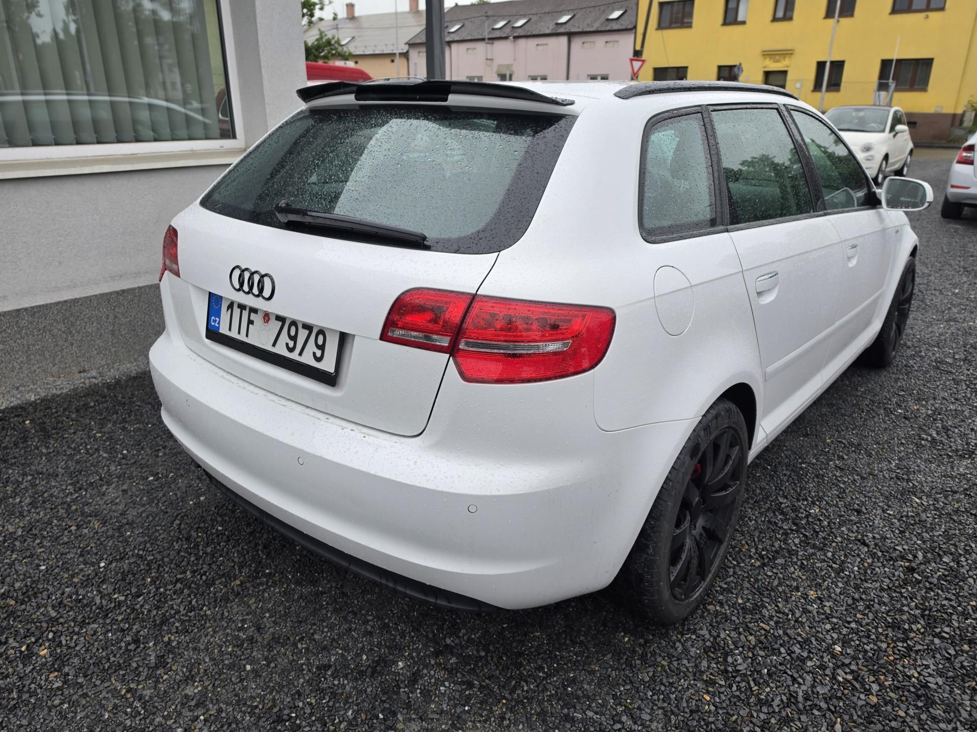 Audi A3, 1.2 TFSI Xenon S-Line - fotka 4