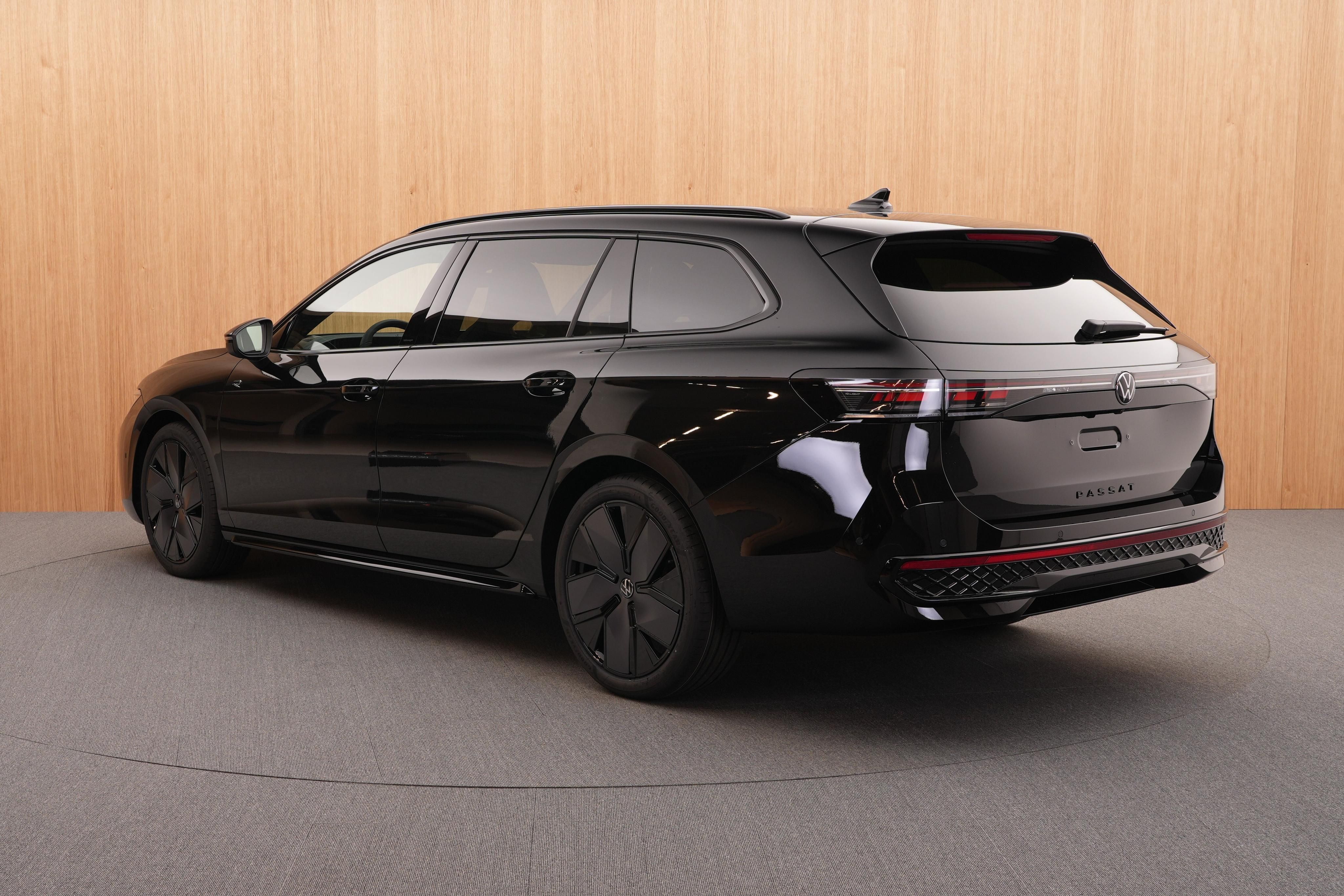 Volkswagen Passat, R-Line People 2.0 TSI DSG - fotka 3