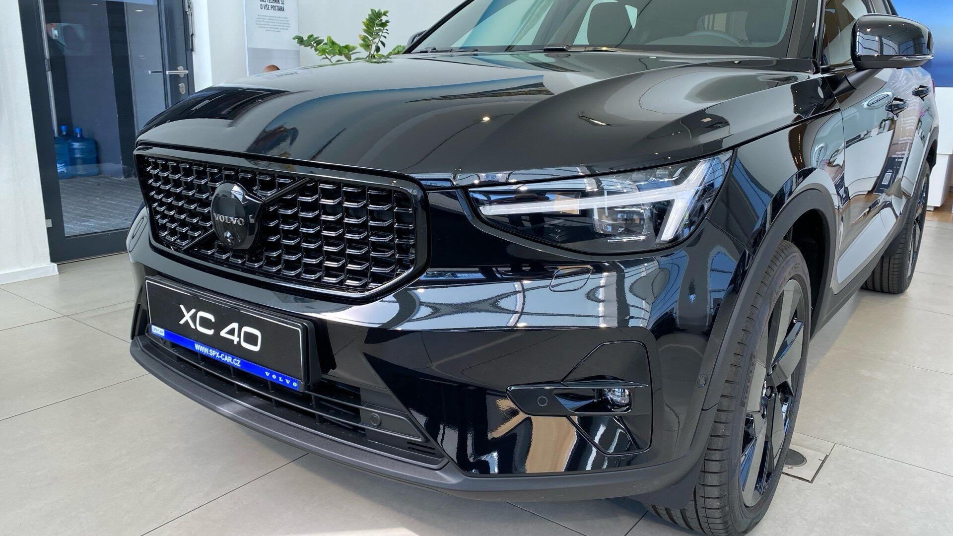 Volvo XC40, PLUS BLACK EDITION, B4 FWD, 14 - fotka 4