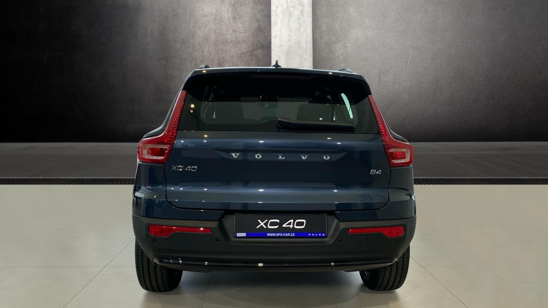 Volvo XC40, PLUS DARK, B4 FWD, 145+10 kW / - fotka 6