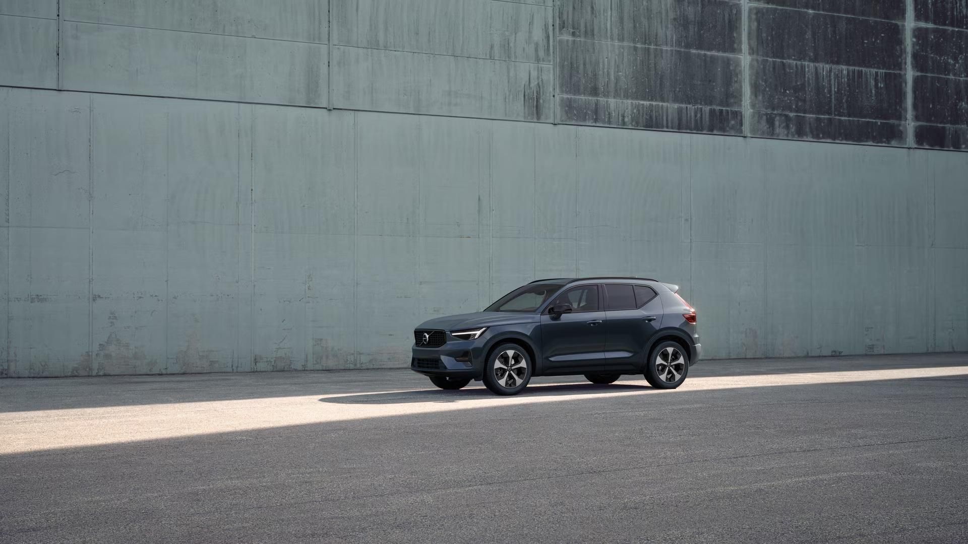 Volvo XC40, B3 AUT DARK ULTRA - fotka 2