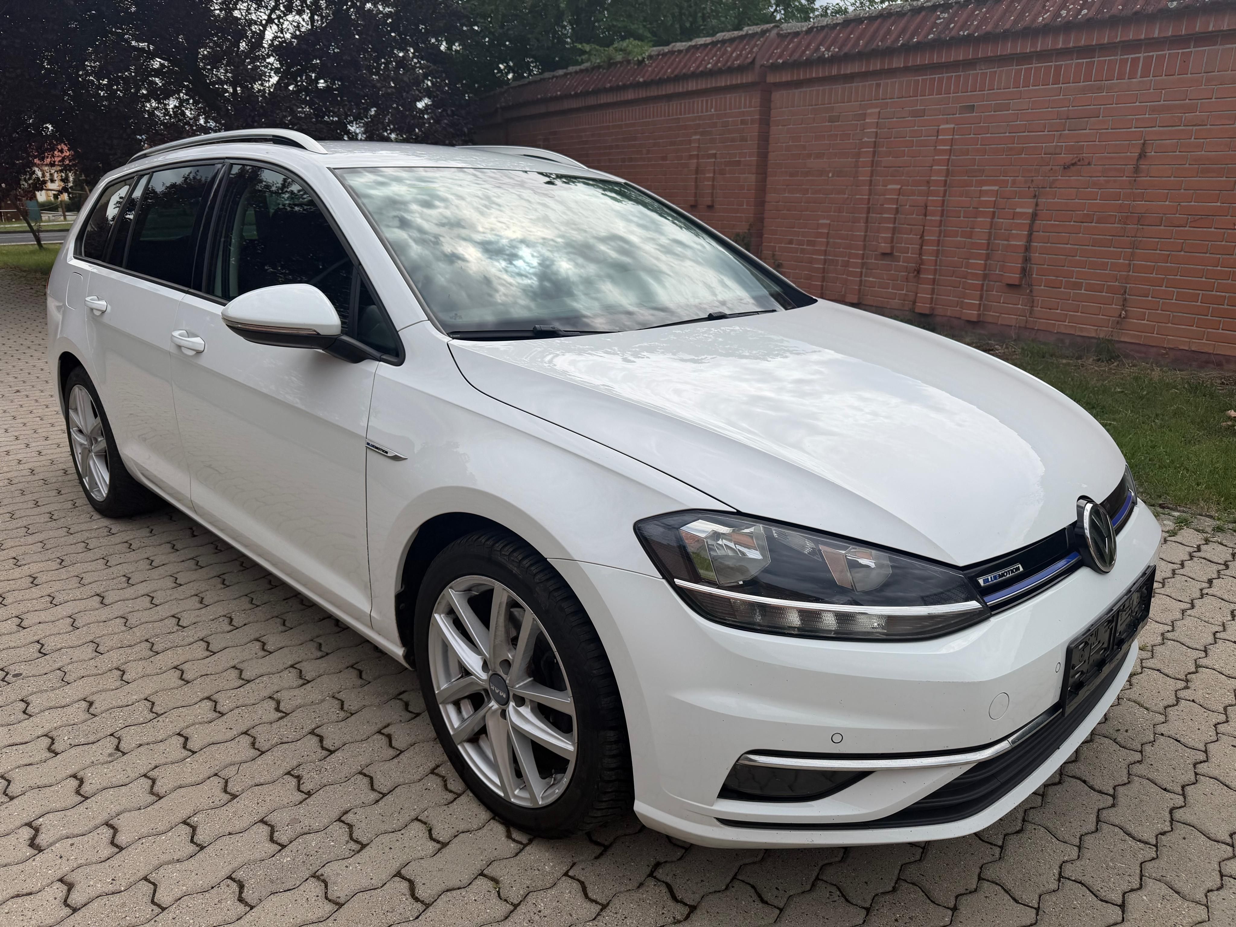 Volkswagen Golf, 1.5 TSI BLUEMOTION - fotka 2