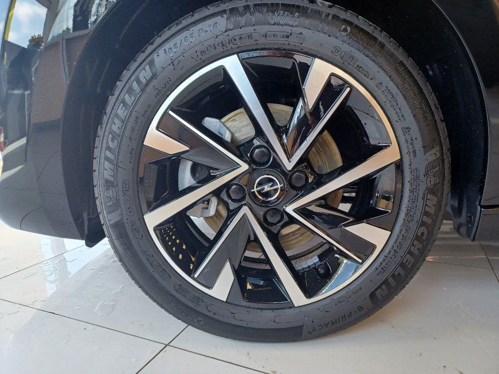 Opel Corsa, GS 1.2 TURBO (74kW/100k) MT6 - fotka 4