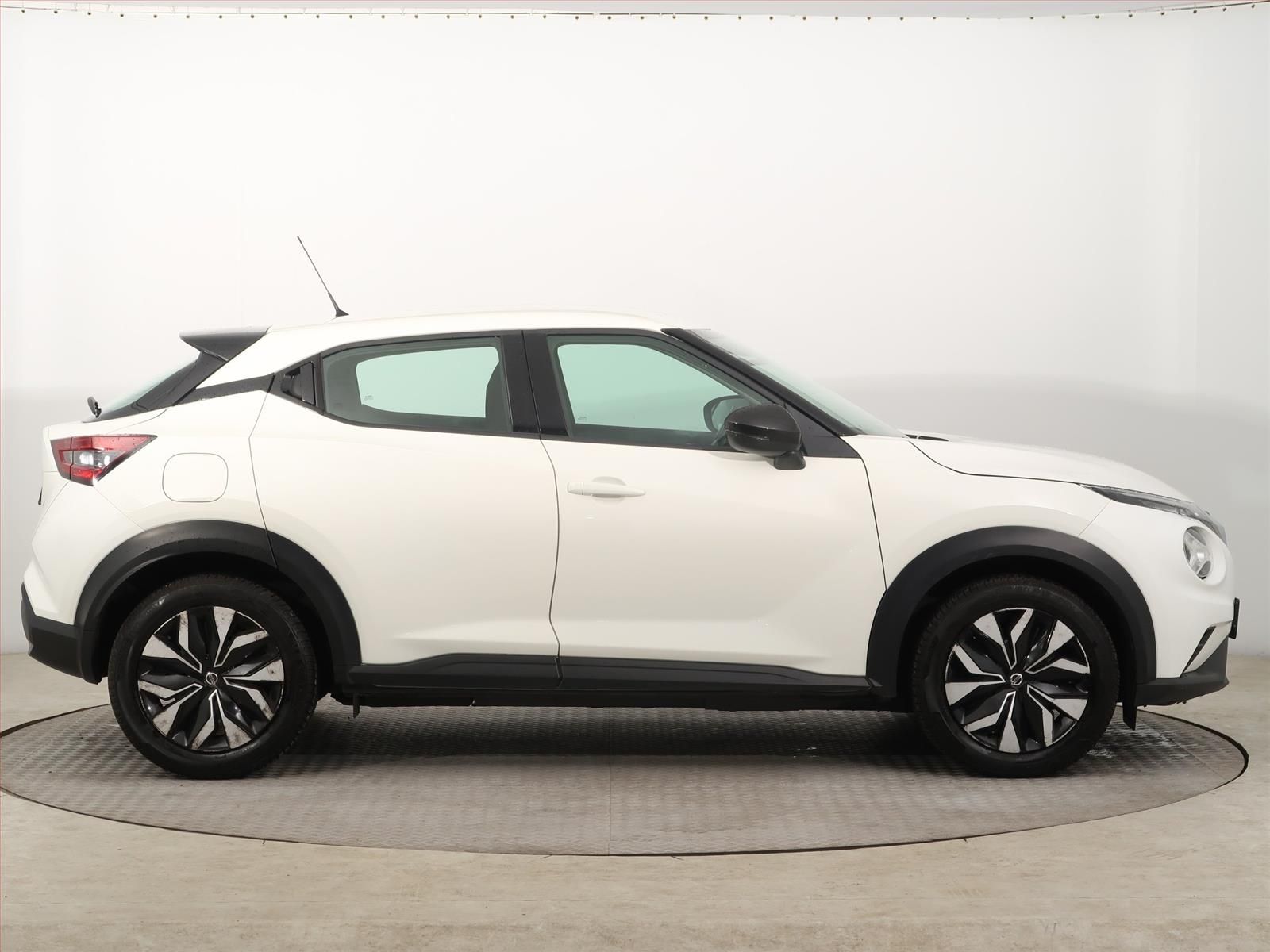 Nissan Juke, 1.0 DIG-T, ČR,1.maj - fotka 5