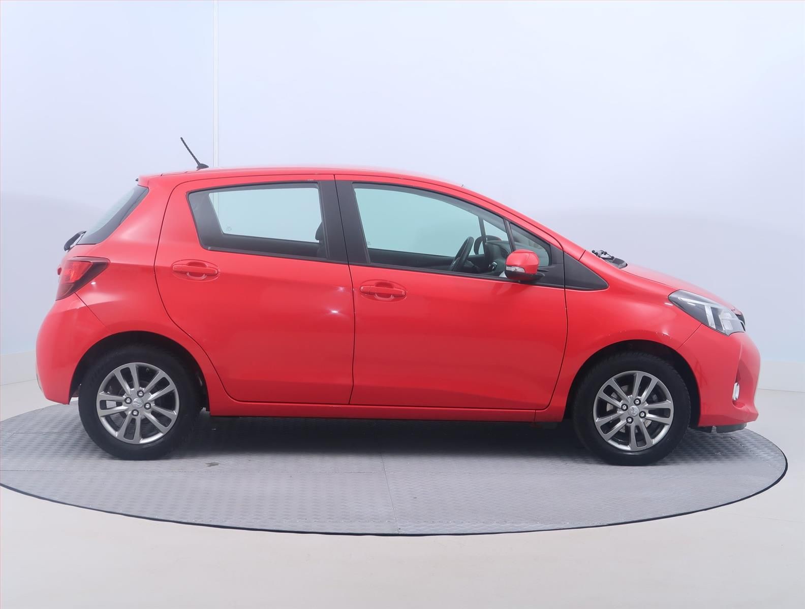 Toyota Yaris, 1.33 Dual VVT-i, ČR,1.maj - fotka 6