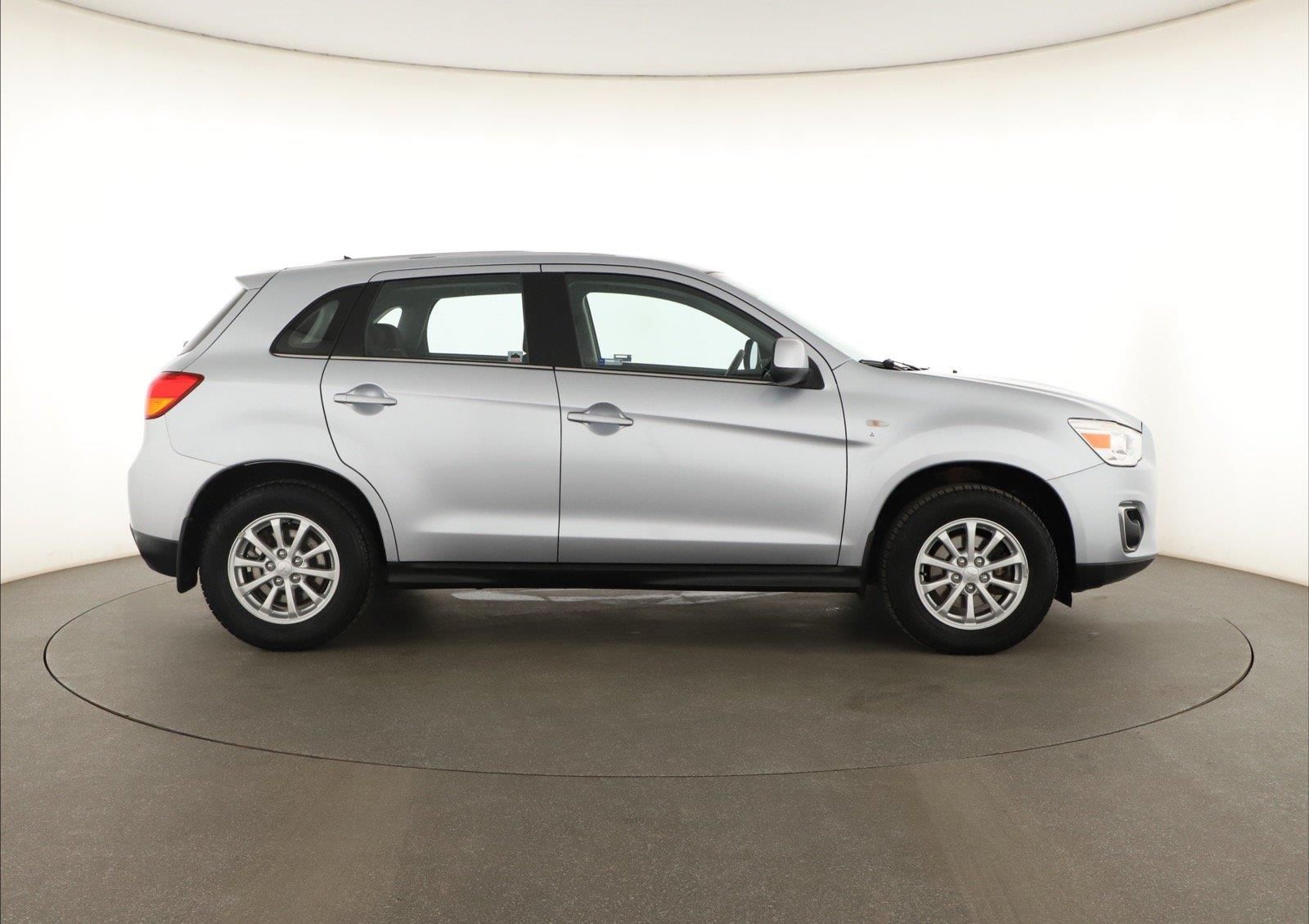 Mitsubishi ASX, 1.8 DI-D MIVEC, 4X4, ČR,1.maj - fotka 5