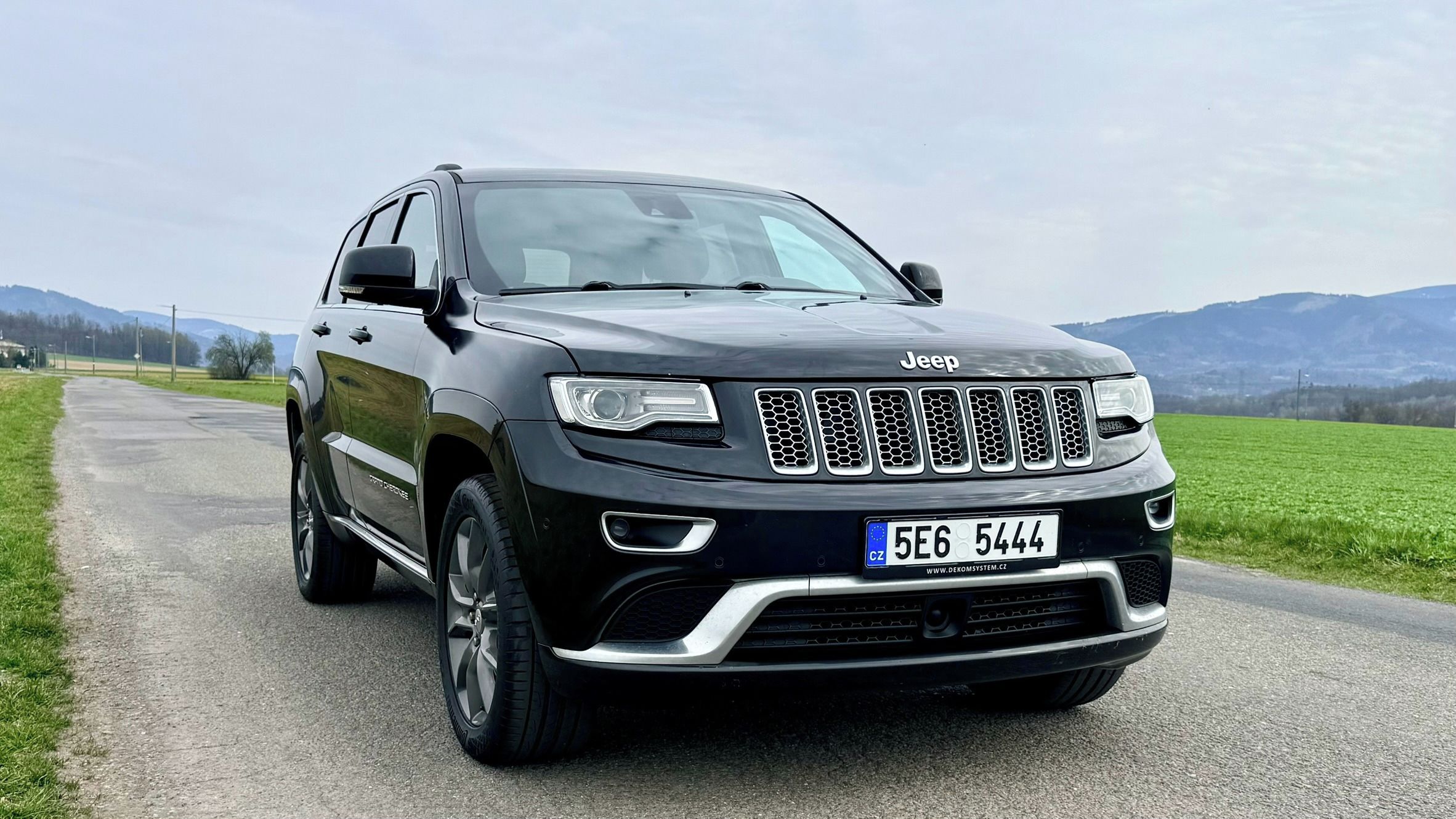 Jeep Grand Cherokee, / V6 / 4x4 / 1.maj ČR / SUMMIT - fotka 4