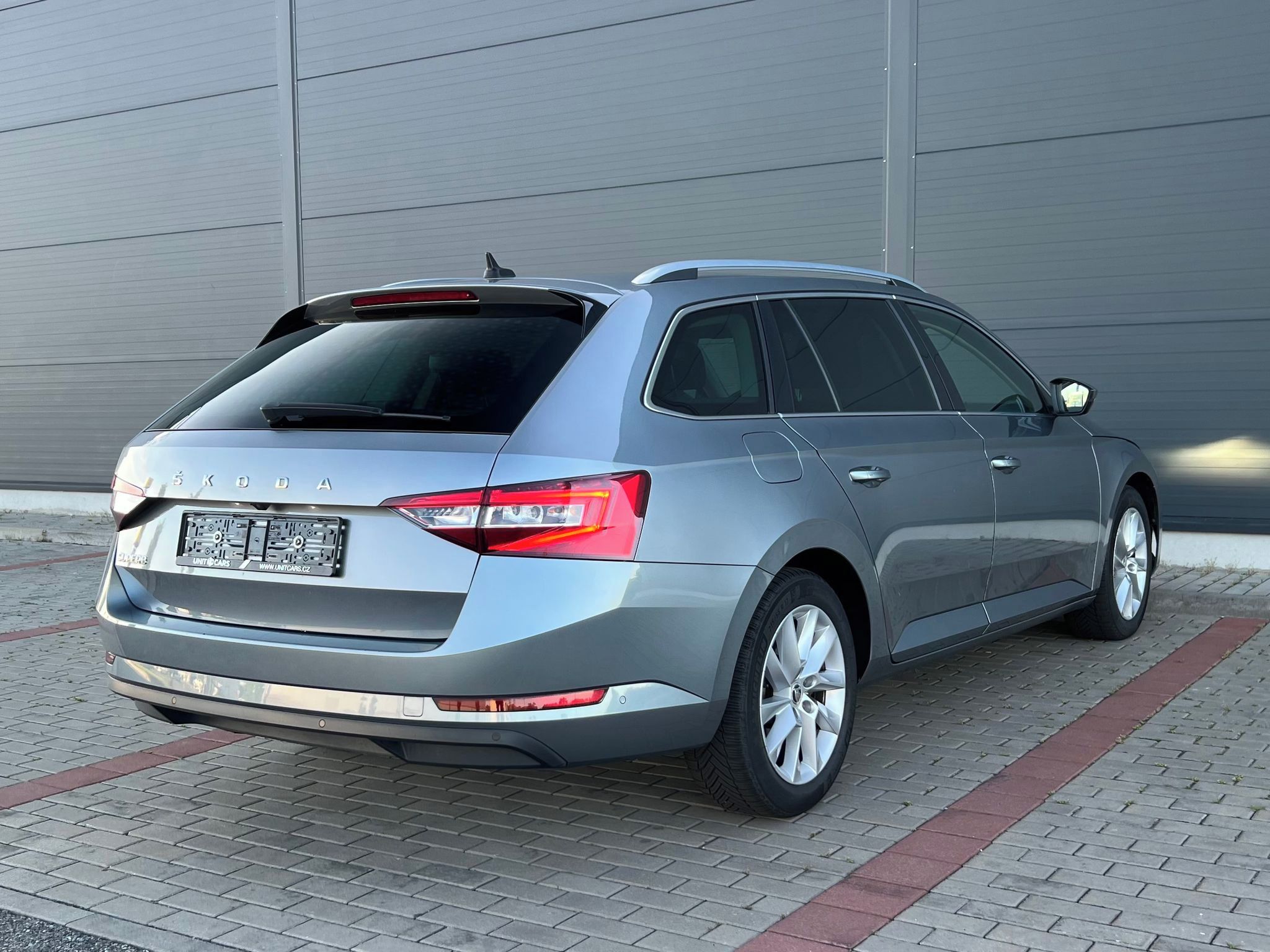 Škoda Superb, 2.0TDI-STYLE-P.KAMERA-EL.TAŽNÉ - fotka 6