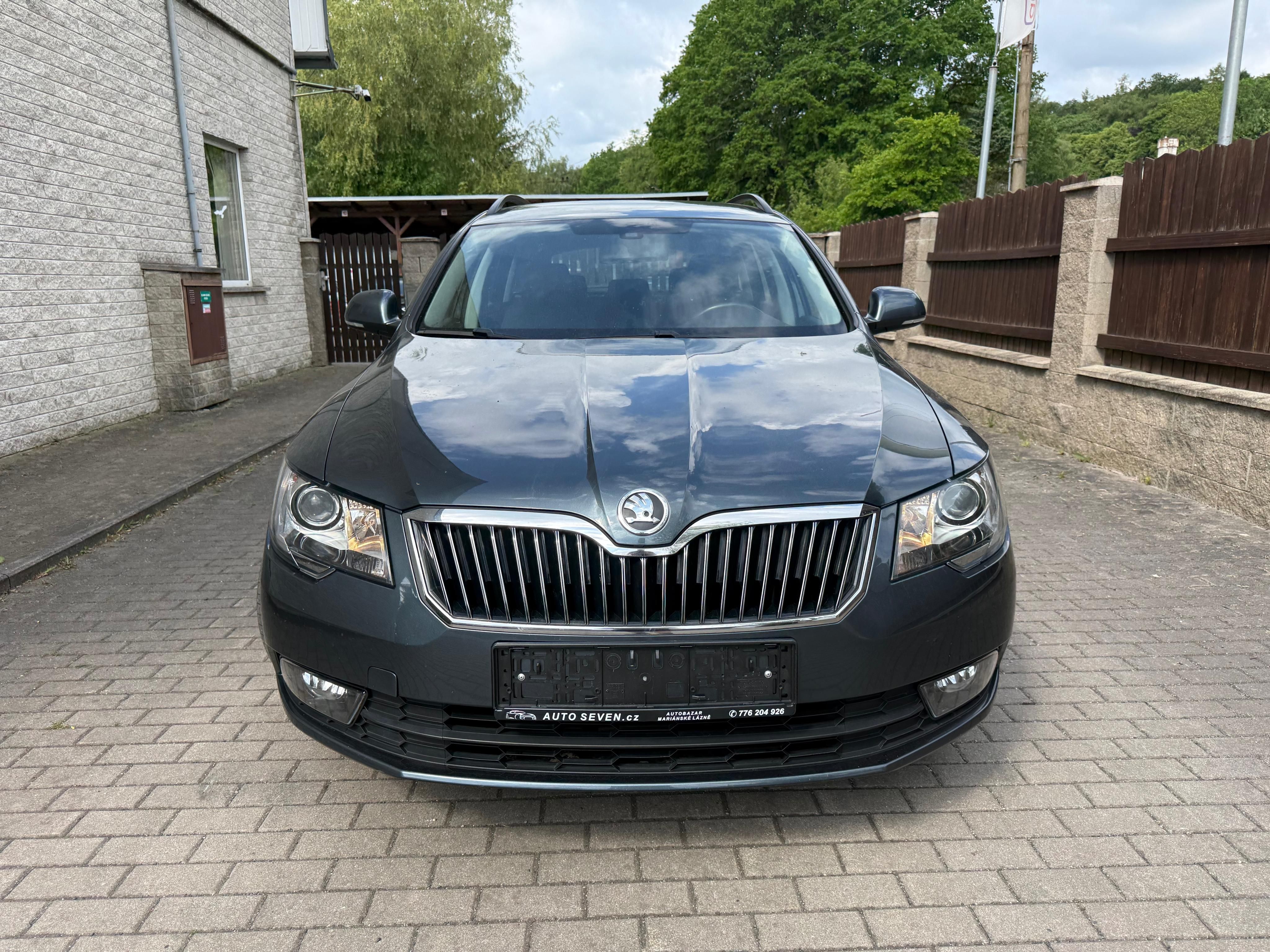 Škoda Superb, II FL 2.0 TDi 103kW COMBI AMBI - fotka 4
