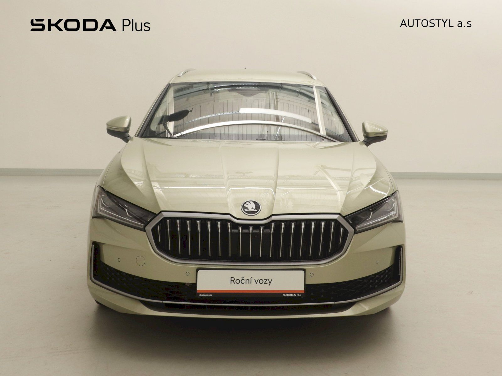 Škoda Superb, combi 1.5PHEV 204k Laurin a Kl - fotka 4