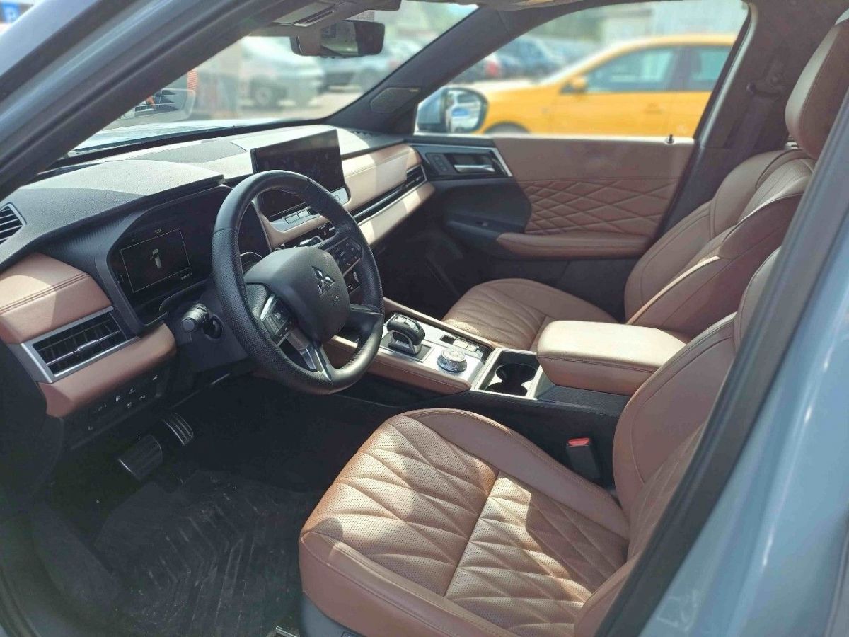 Mitsubishi Outlander, Instyle+ 2,4 MIVEC 2xelektromo - fotka 5