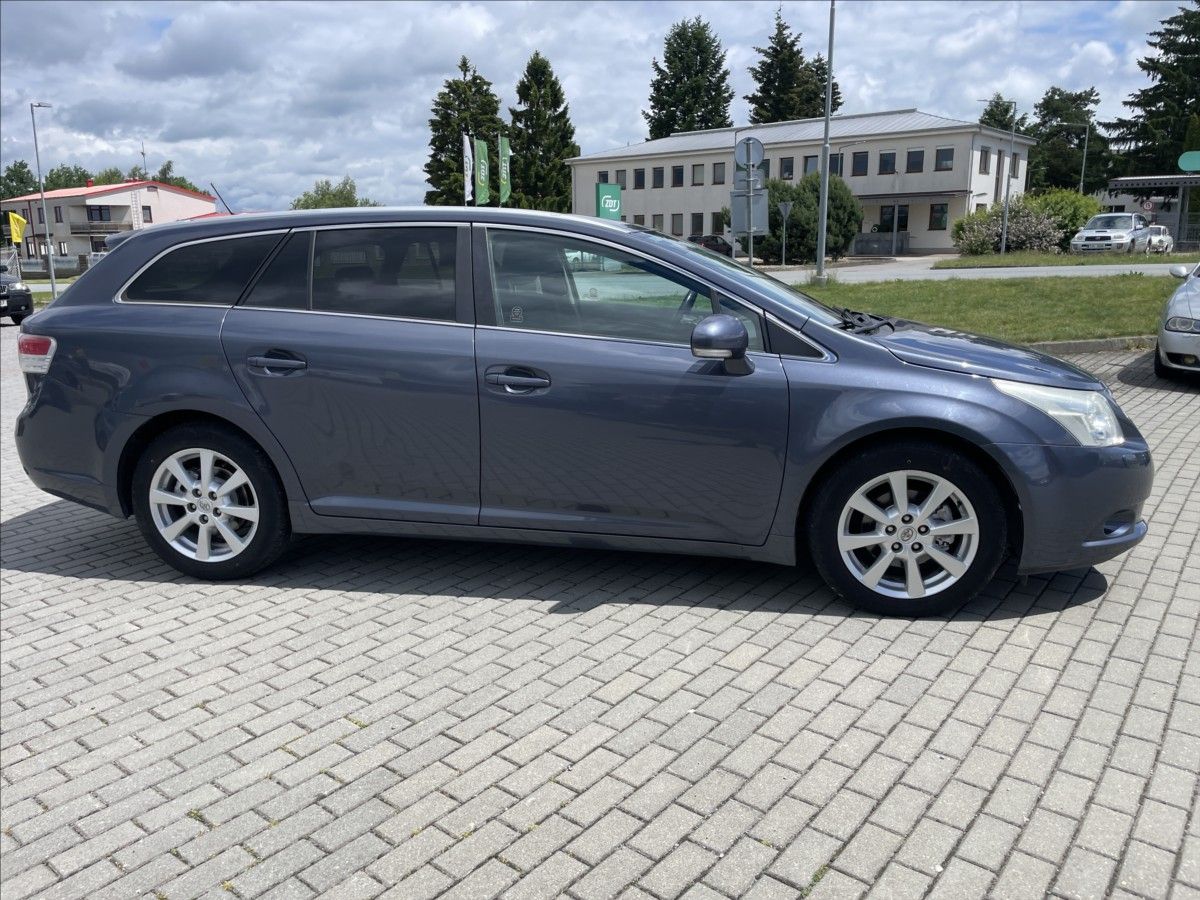 Toyota Avensis, 2,0 D-4D, 93 kw Klima, bez kor - fotka 5
