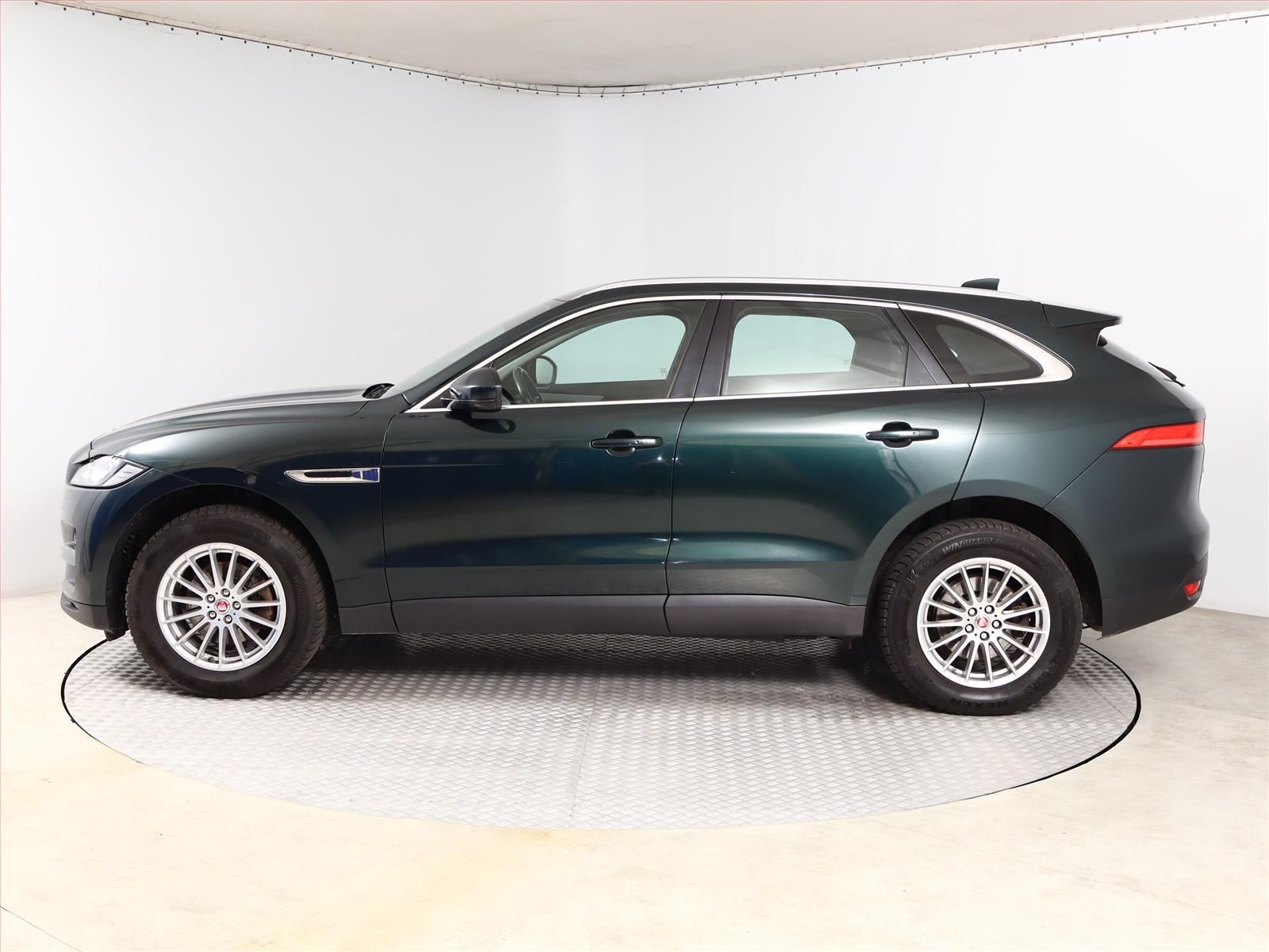 Jaguar F-Pace, 20d AWD, Automat, Serv.kniha - fotka 3