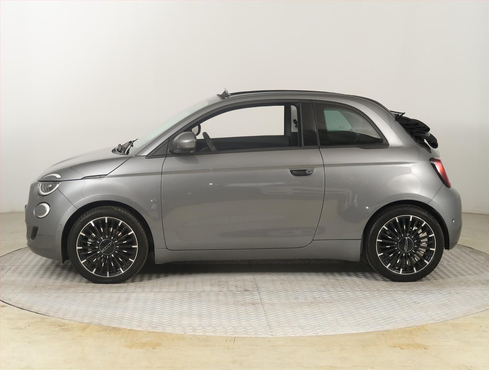Fiat 500E, 42 kWh, SoH 93%, Automat - fotka 3