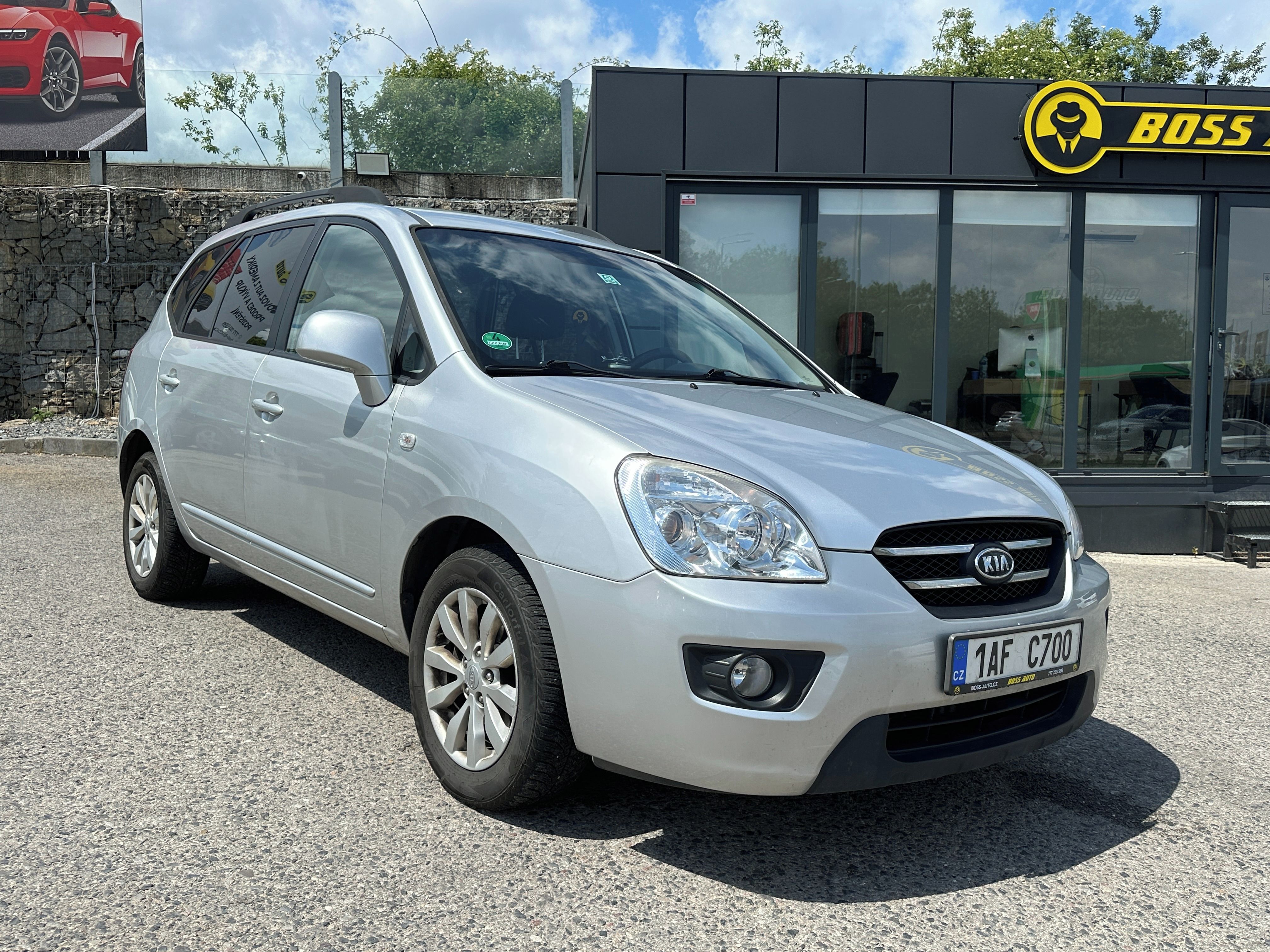 Kia Carens, Kia Carens 2010 - fotka 2