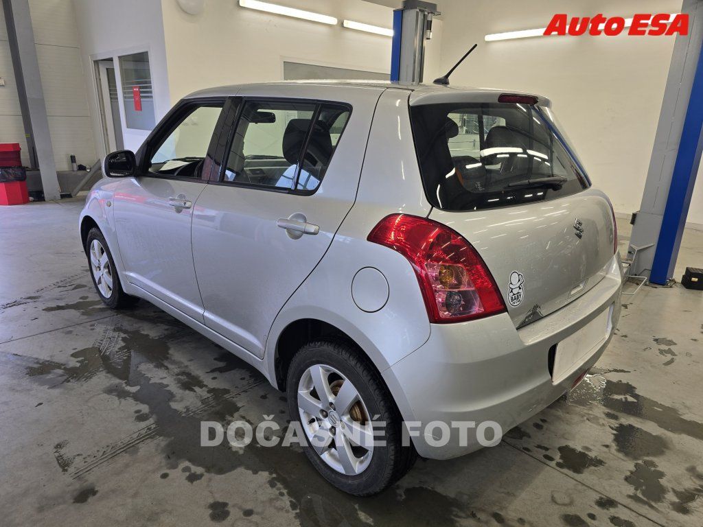 Suzuki Swift, 1.3i - fotka 2
