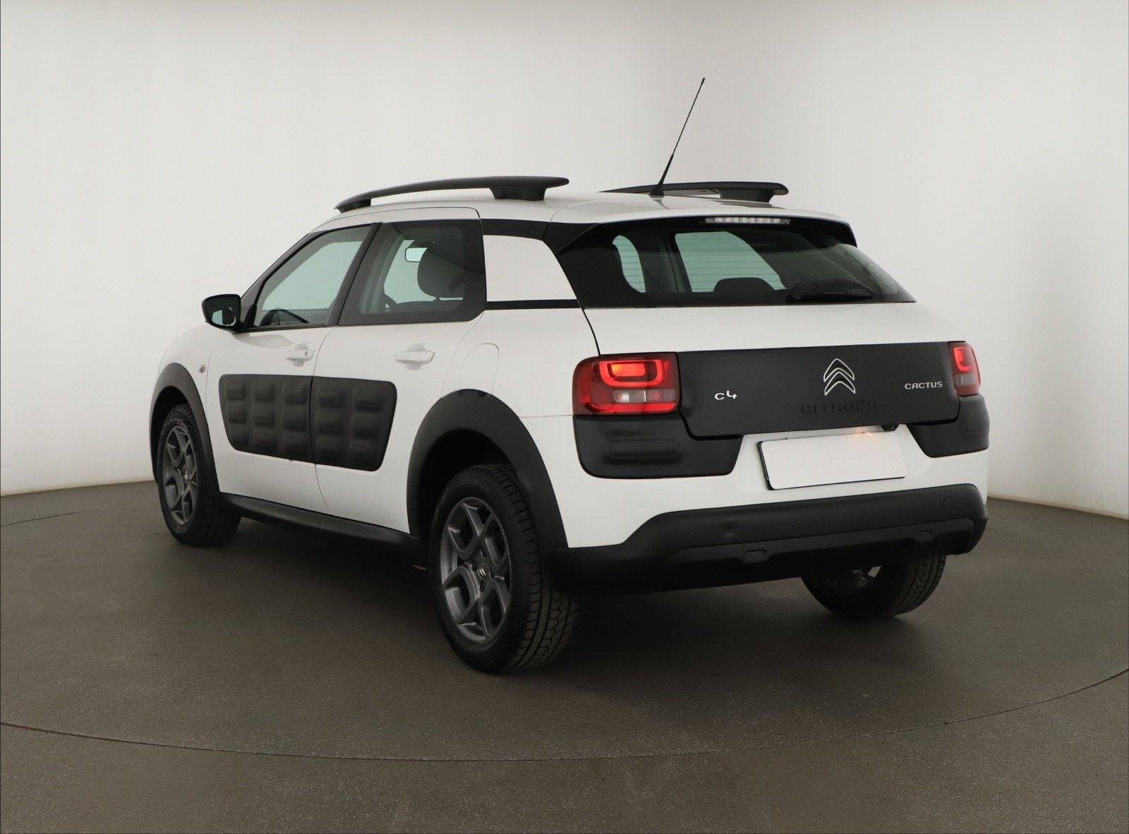Citroën C4 Cactus, 1.2 PureTech, ČR,1.maj - fotka 4