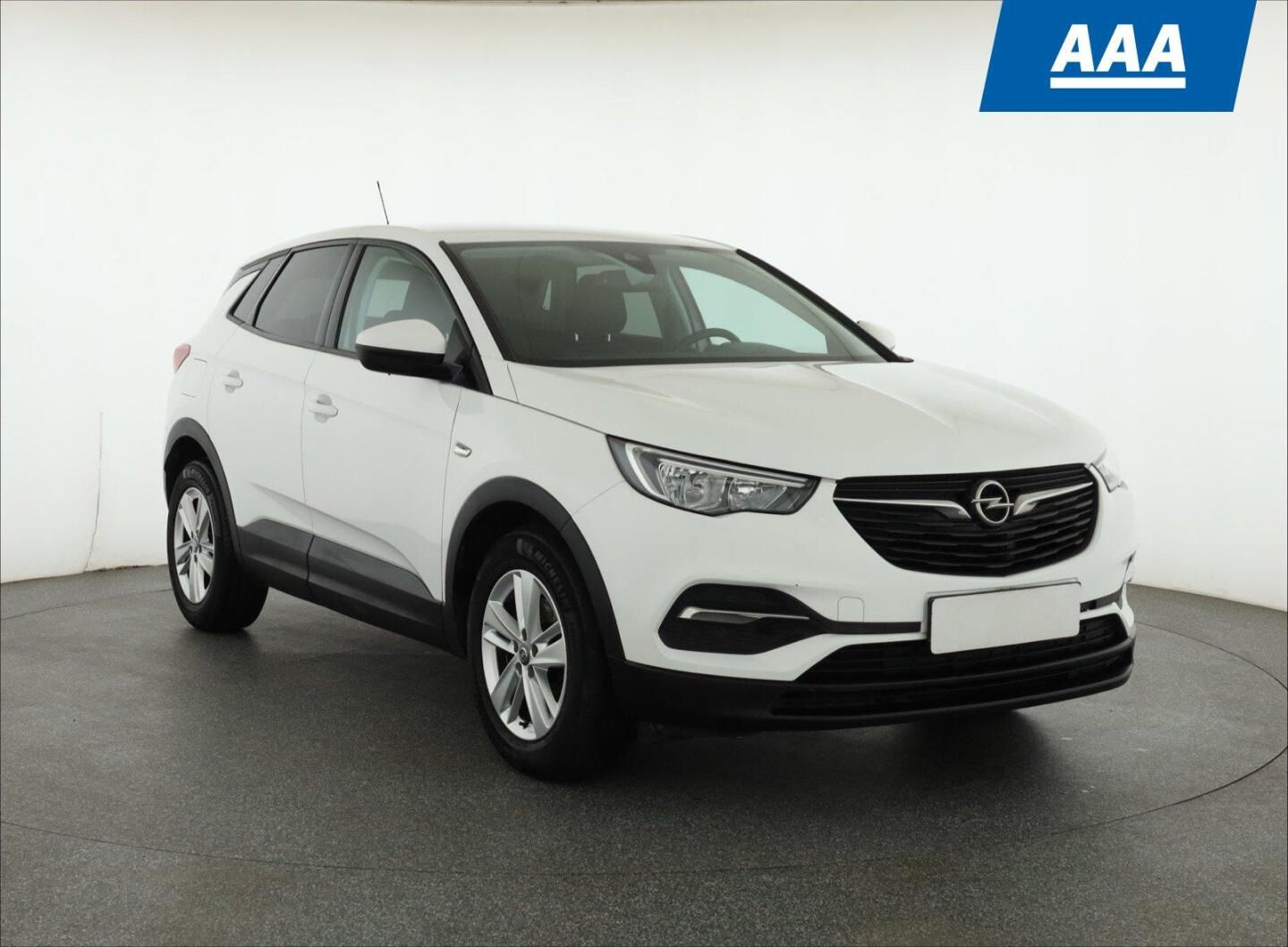Opel Grandland X, 1.2 Turbo, Automatická klima