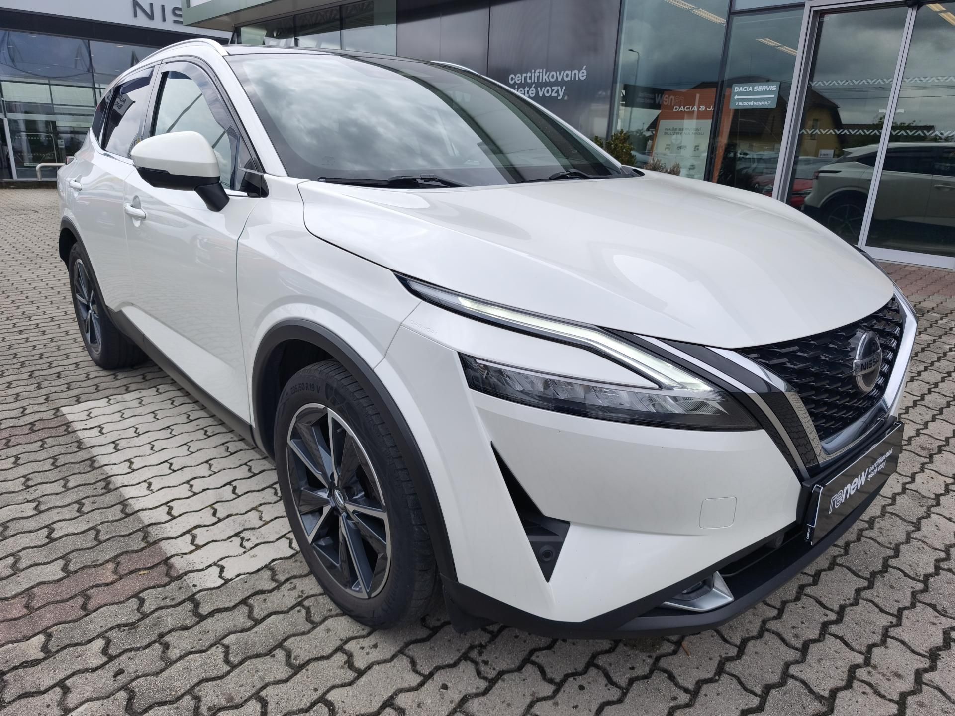 Nissan Qashqai, 2021 ČR 1.3 DIG-T 116kW TEKNA+ - fotka 2