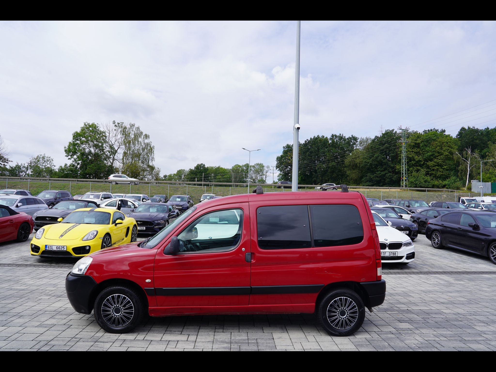 Peugeot Partner, 1.4i, ČR, 5 míst - fotka 3