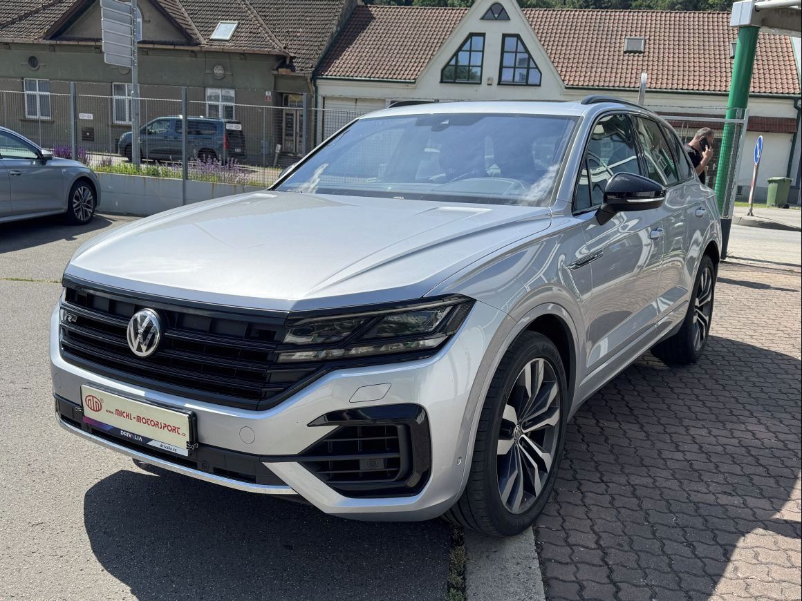 Volkswagen Touareg, 3,0 TDI V6 R-Line - fotka 2