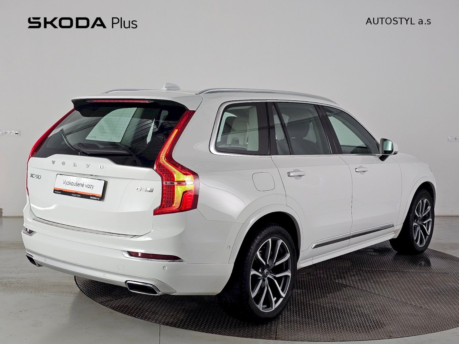 Volvo XC90, 2.0D 173kW Inscription AUT 4x4 - fotka 2